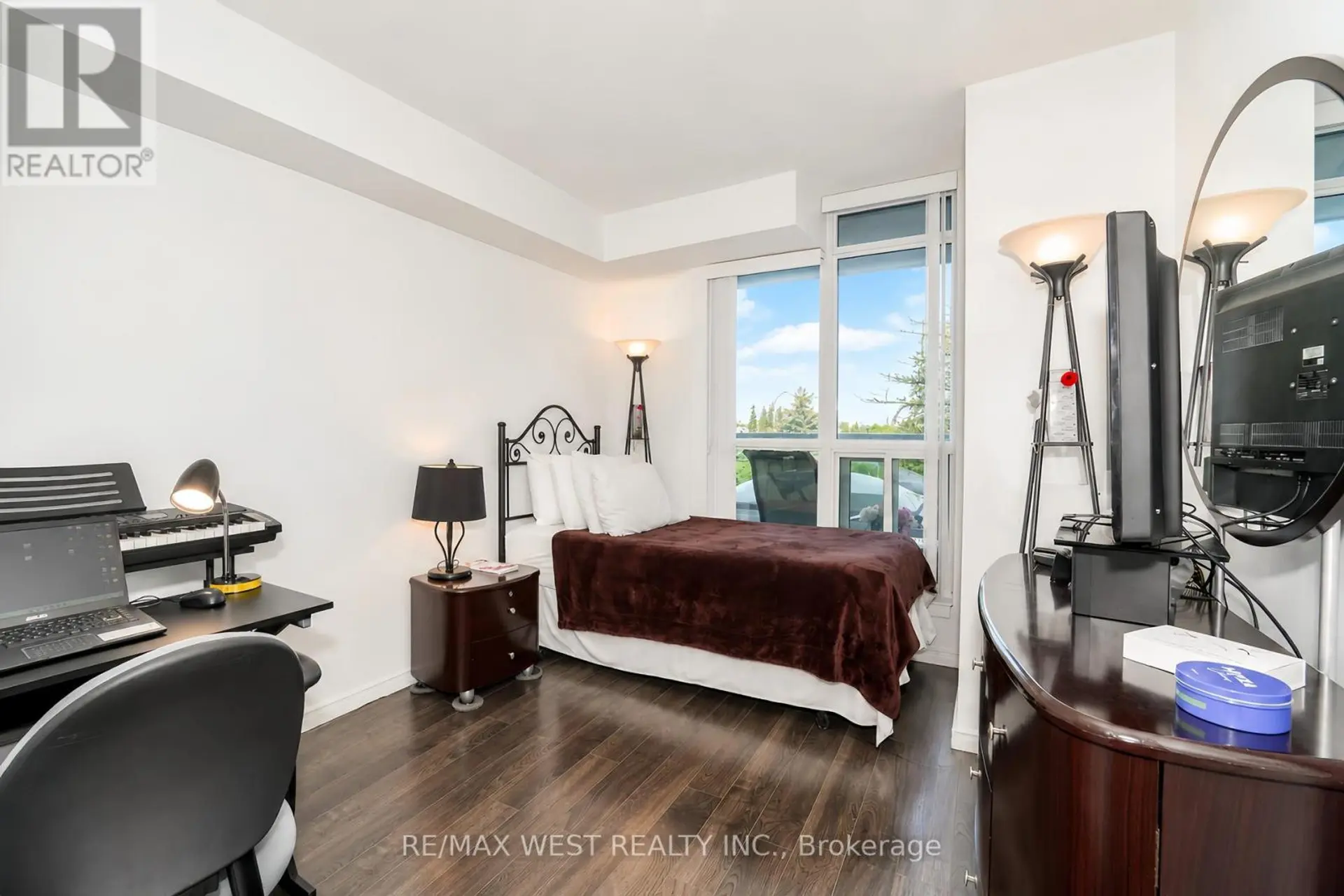 #216 340 WATSON STREET W - Image 4
