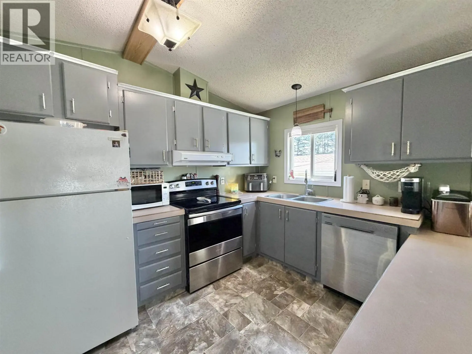 #83 770 N ELEVENTH AVENUE - Image 5