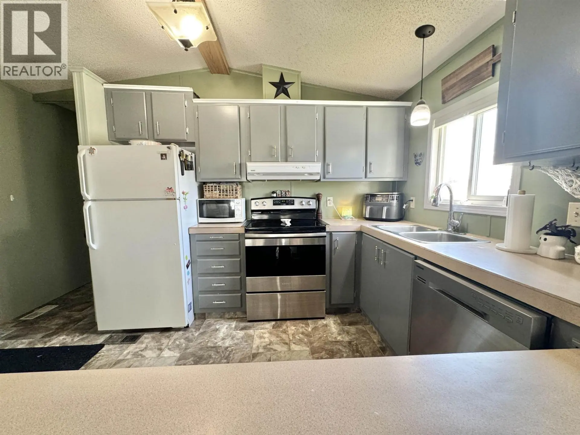 #83 770 N ELEVENTH AVENUE - Image 6