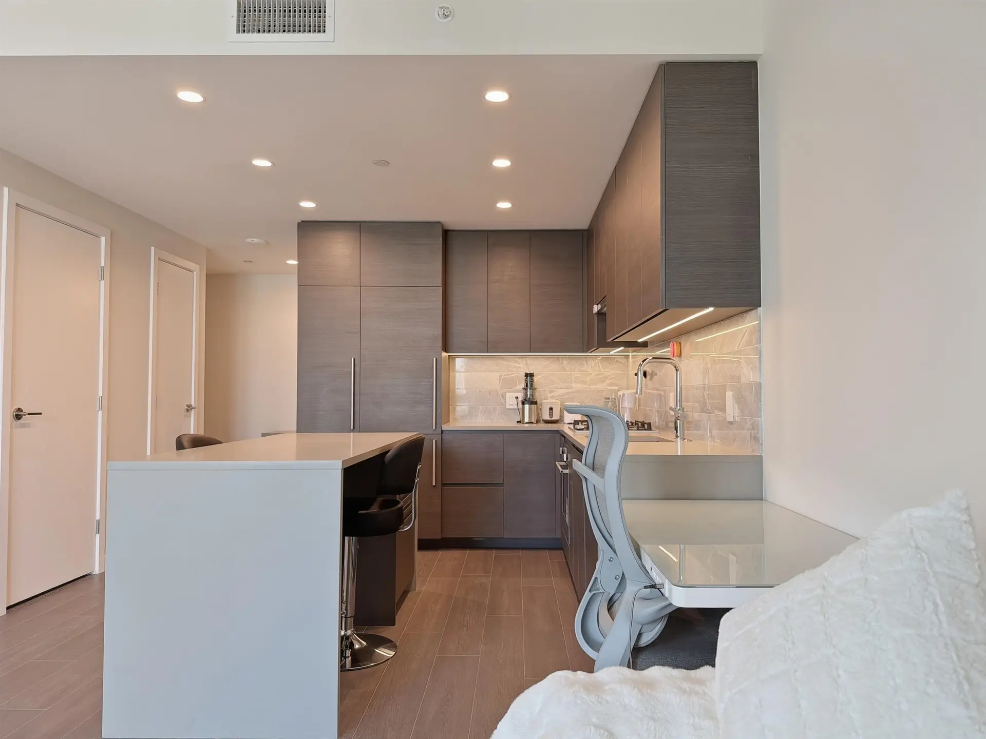 #2707 2108 Gilmore Avenue - Image 5