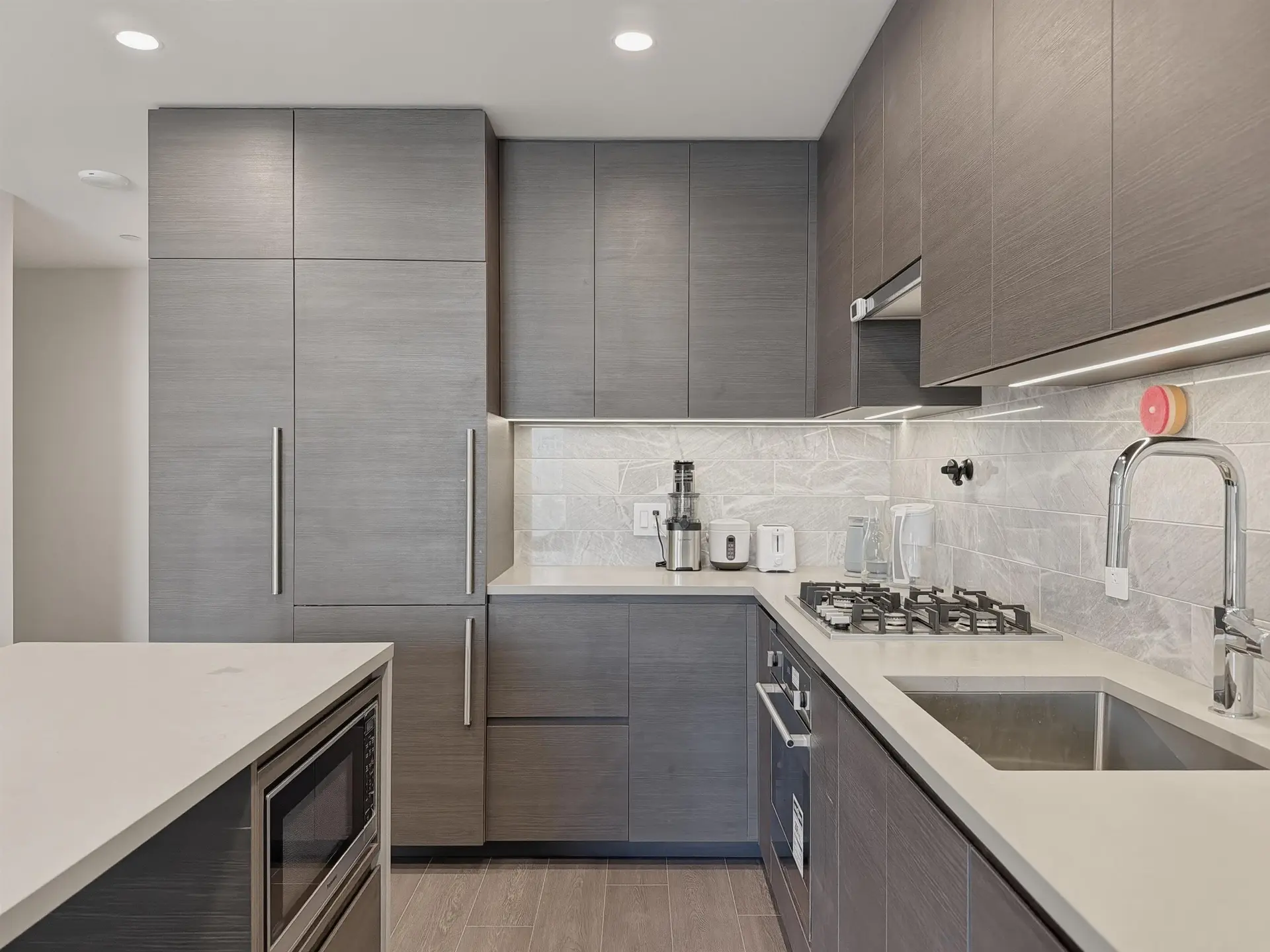 #2707 2108 Gilmore Avenue - Image 4
