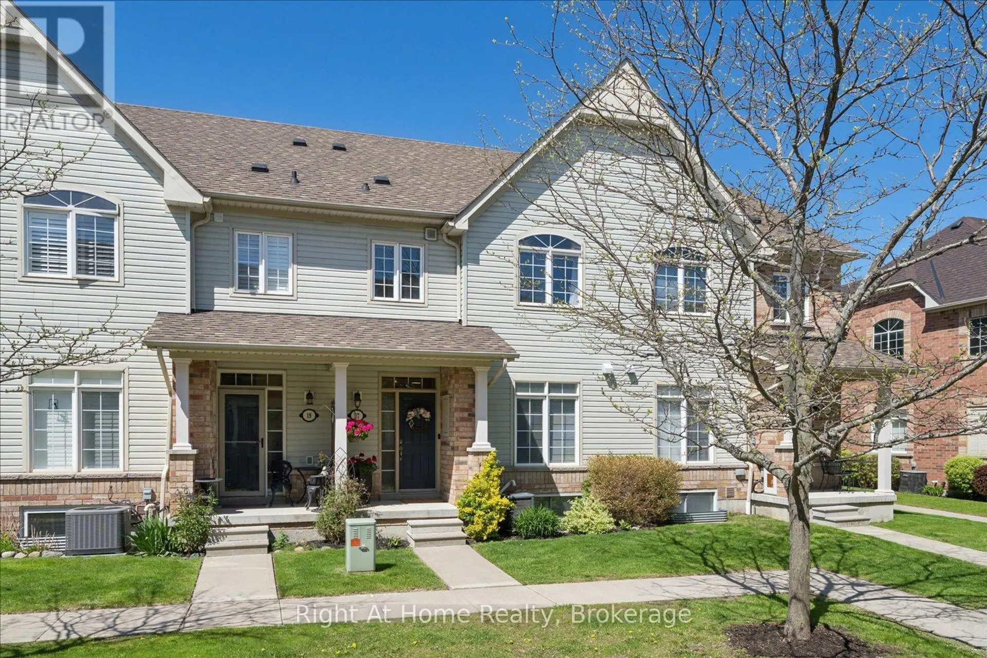 Property at 17 WICKER PARK WAY, Whitby, ON