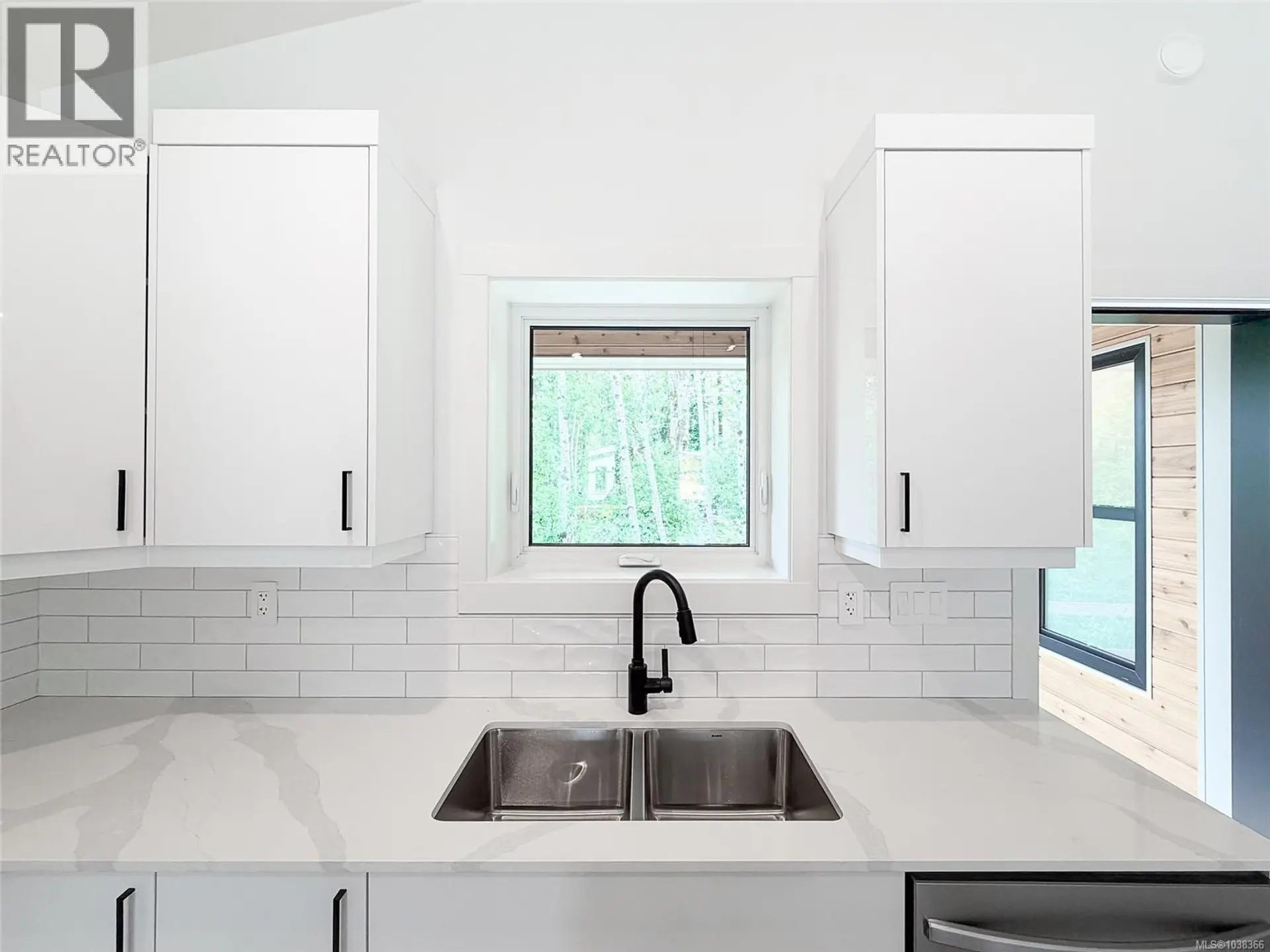 #32 3025 Royston Rd - Image 6