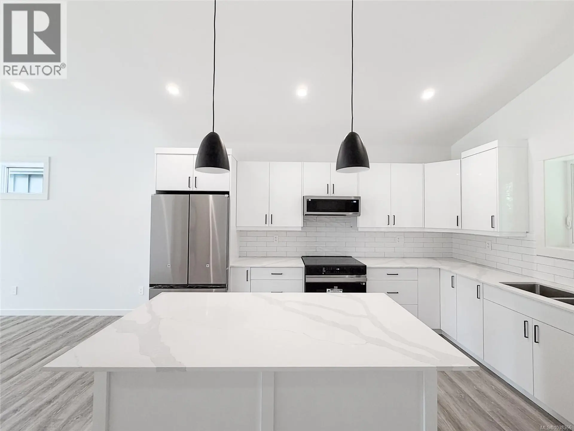 #32 3025 Royston Rd - Image 4