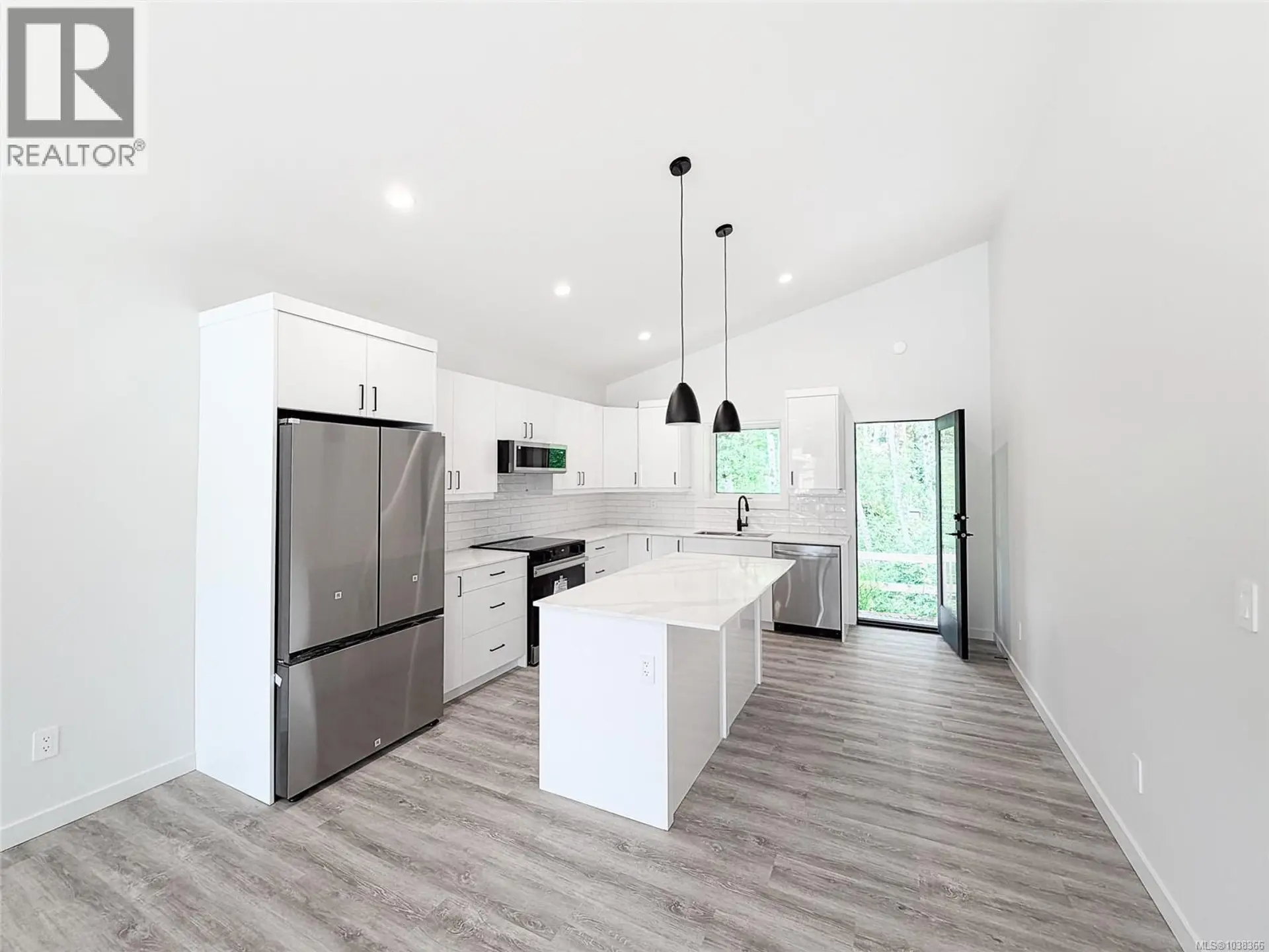#32 3025 Royston Rd - Image 3