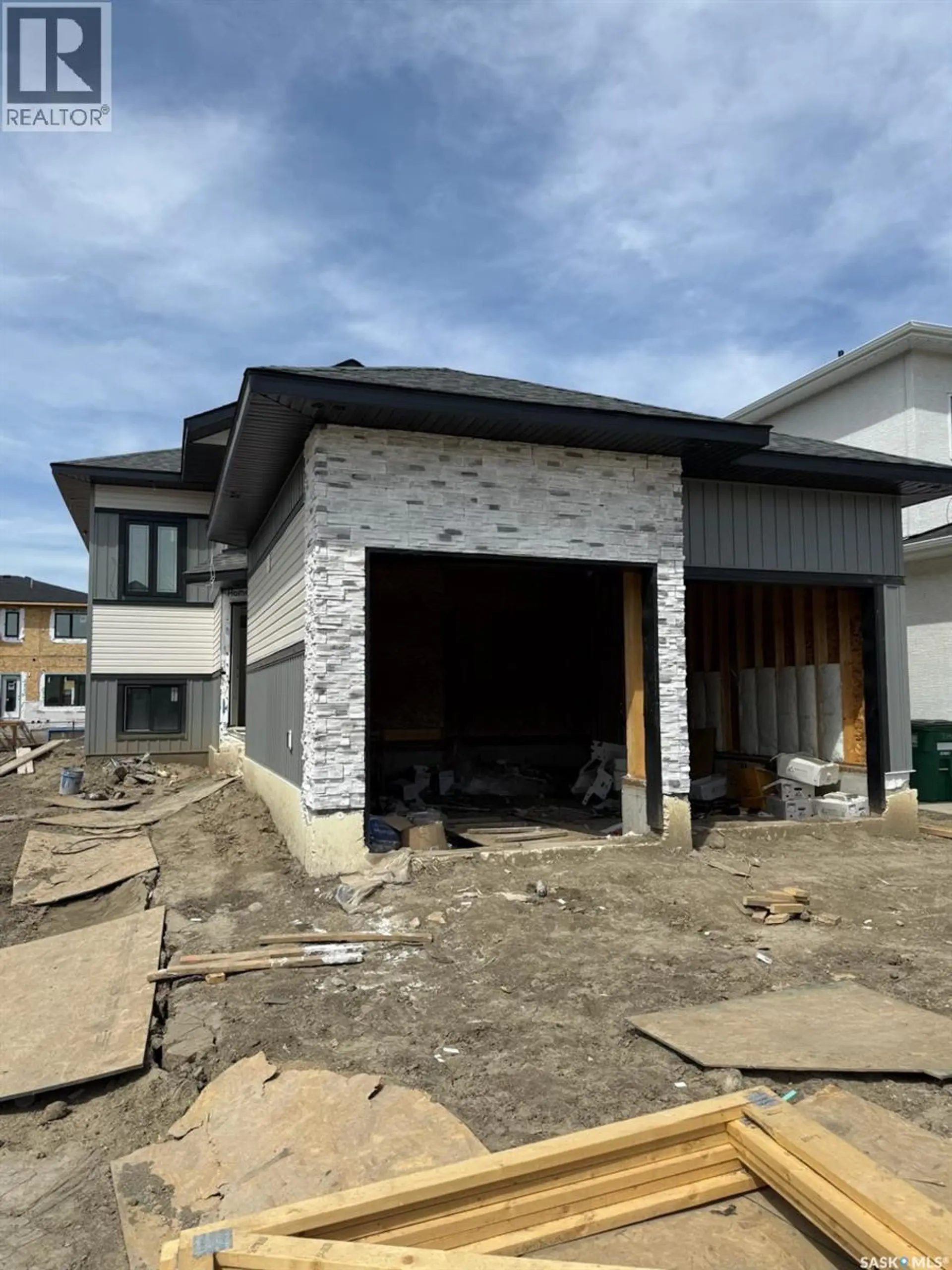 383 Sharma CRESCENT - Image 1