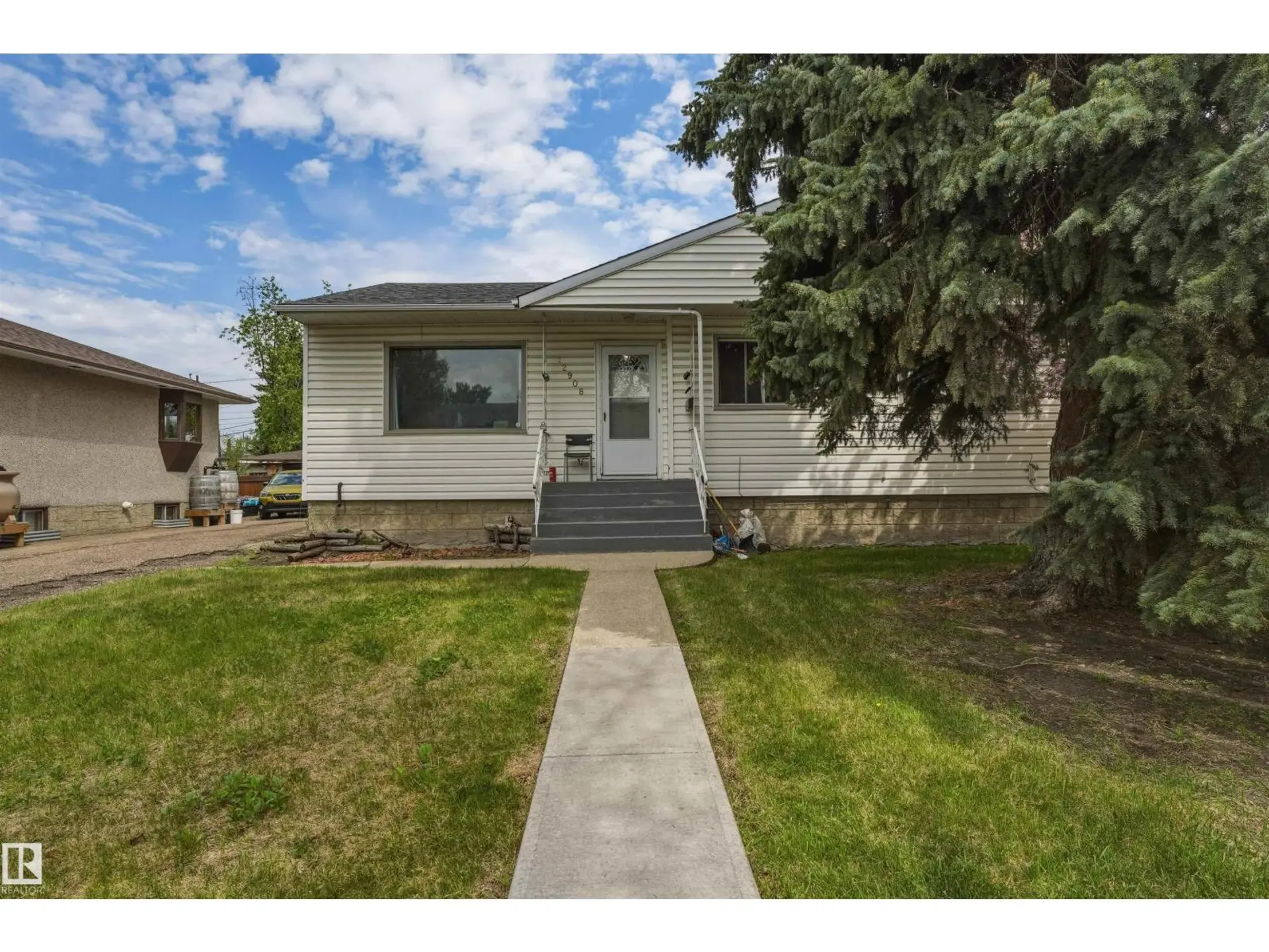 12908 120 AV NW - Image 1