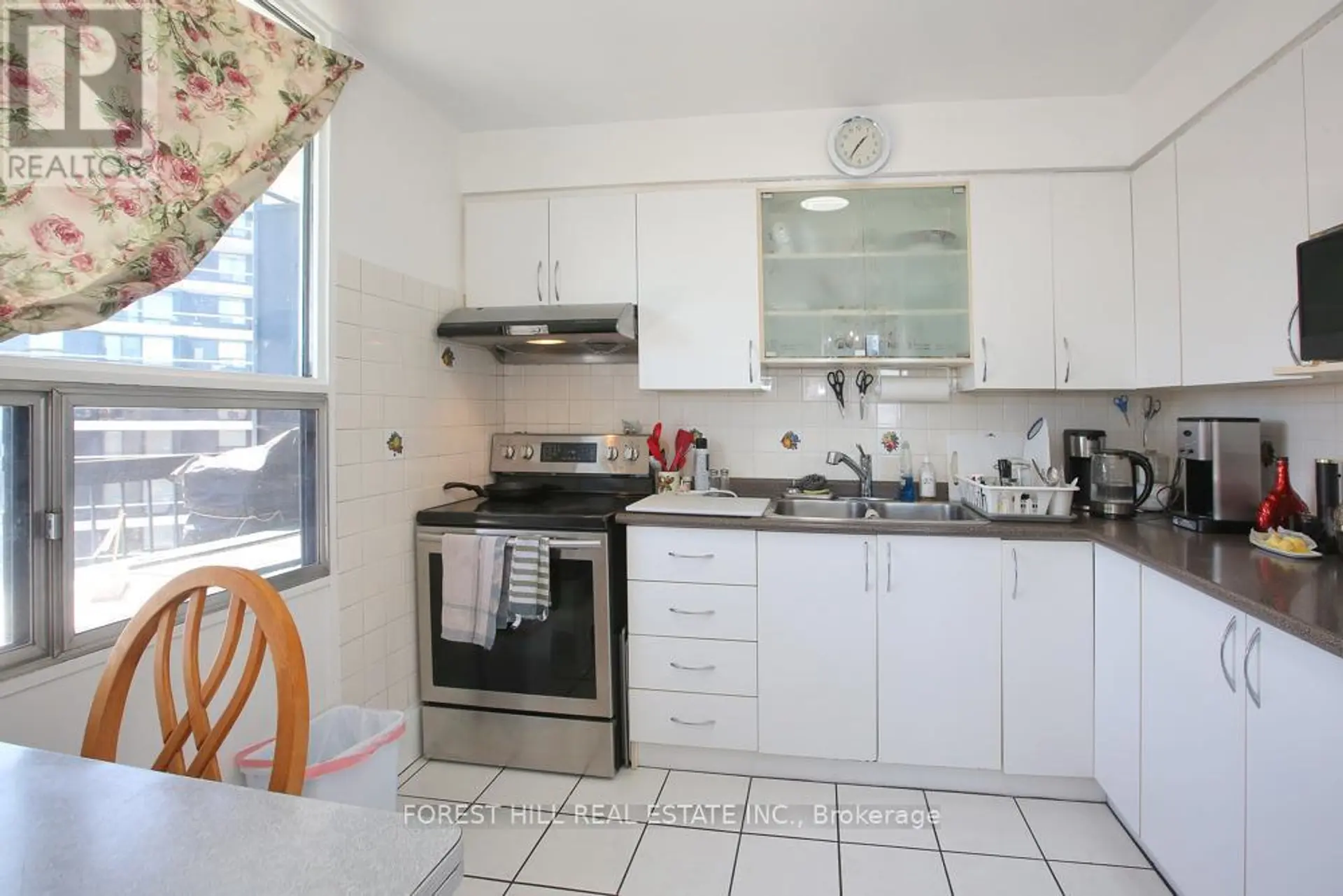 #806 135 ANTIBES DRIVE - Image 3