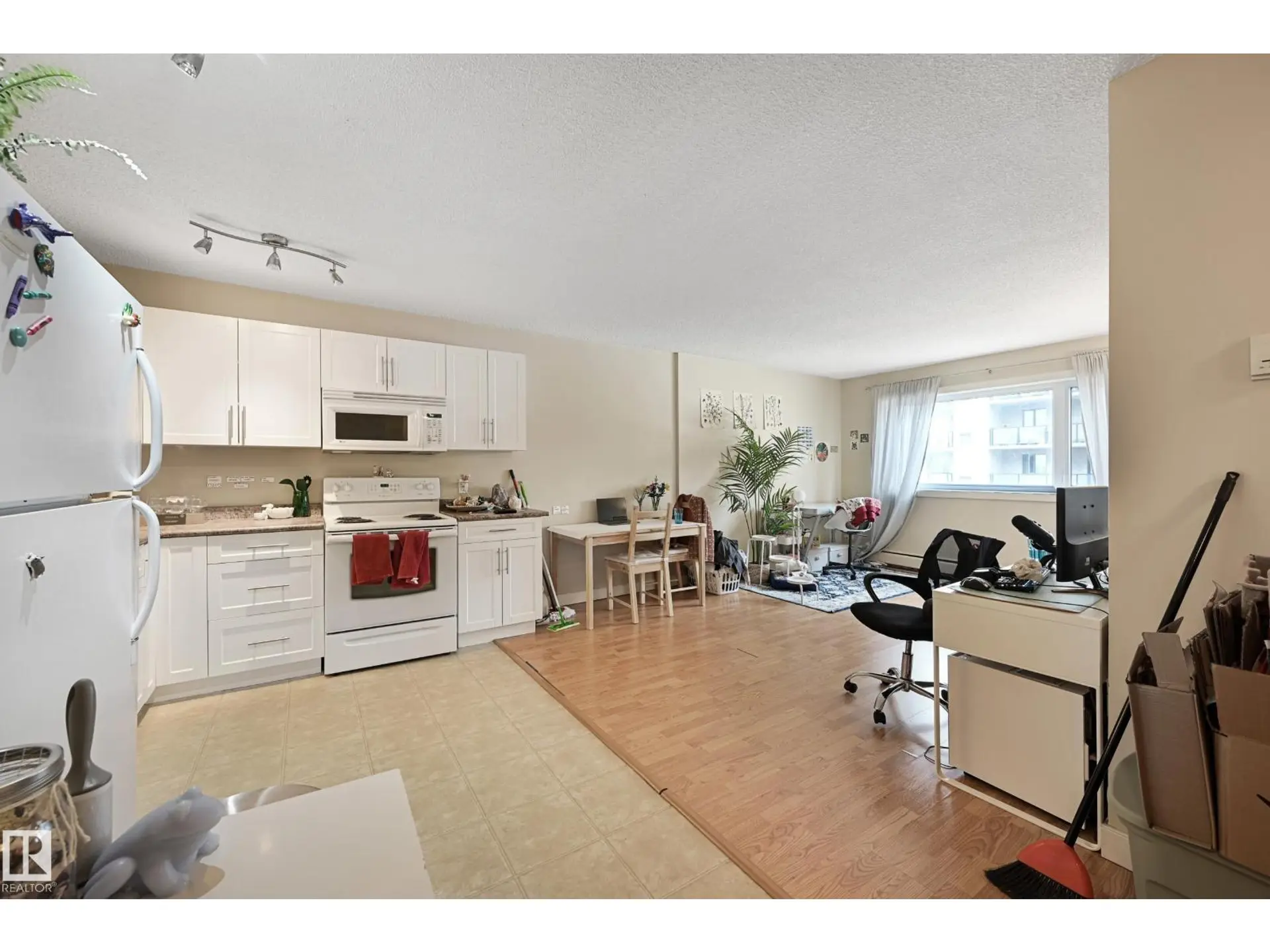 #901 9710 105 ST NW - Image 2