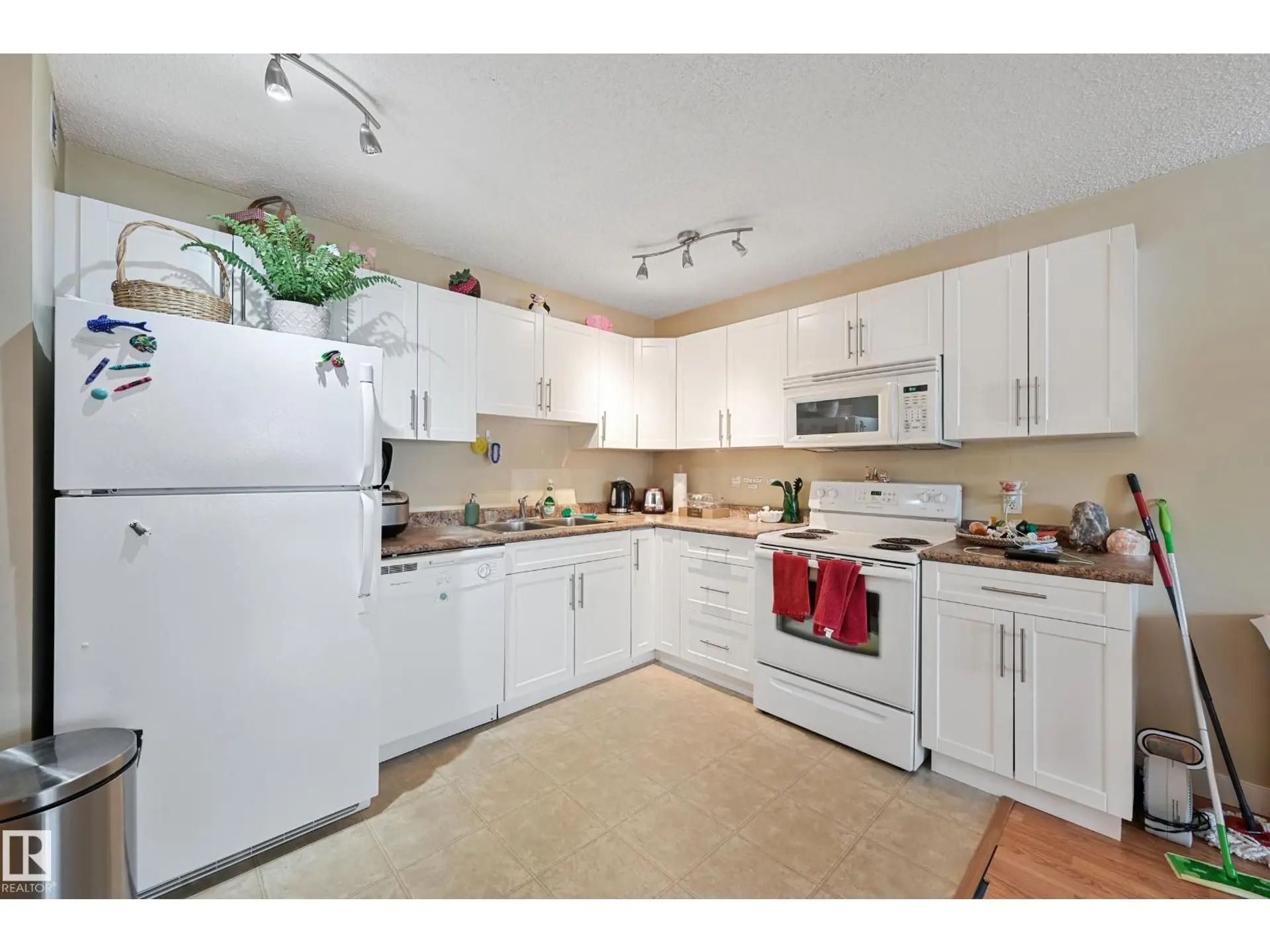 #901 9710 105 ST NW - Image 3