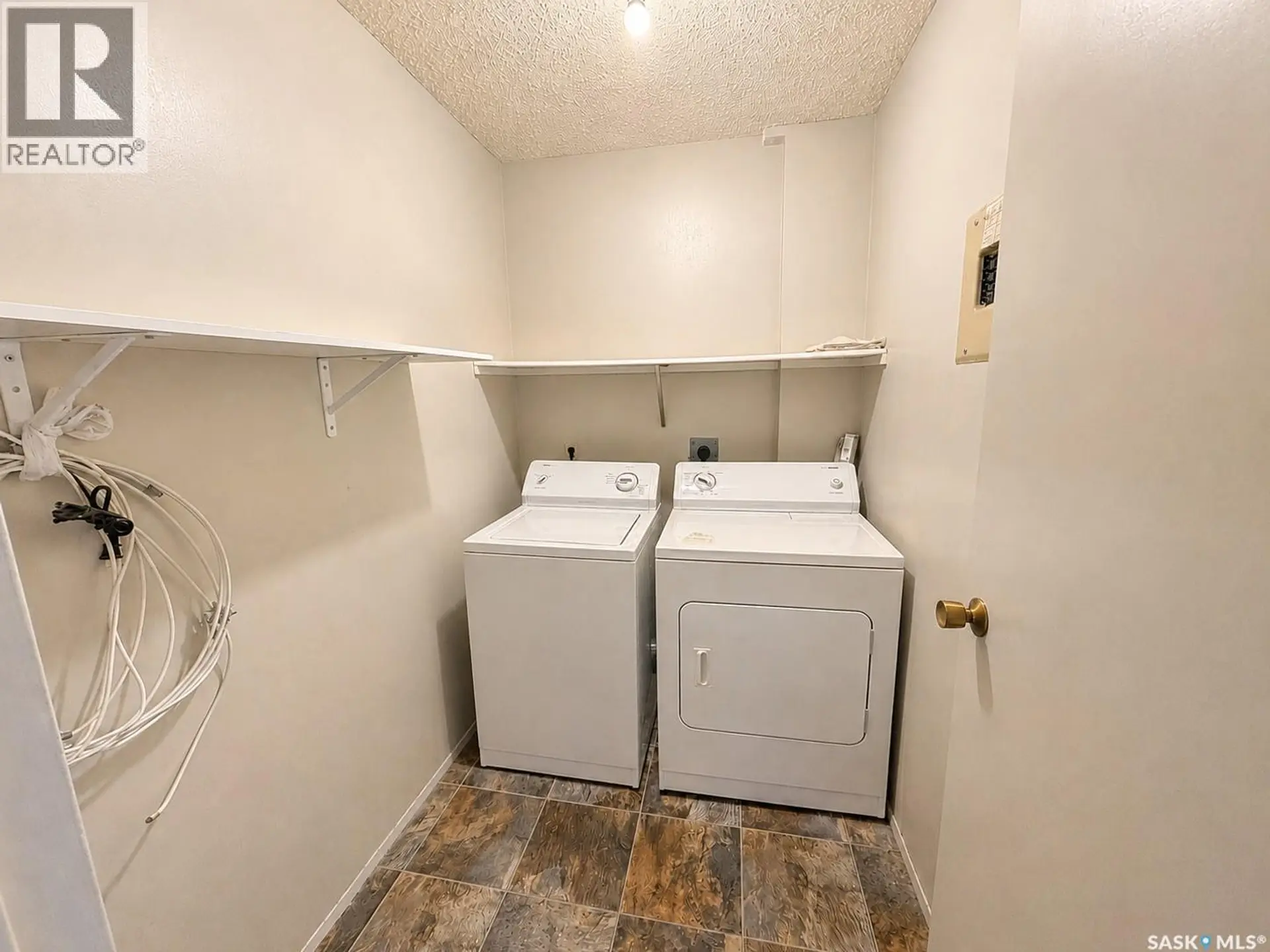 #301 203A Tait PLACE - Image 10
