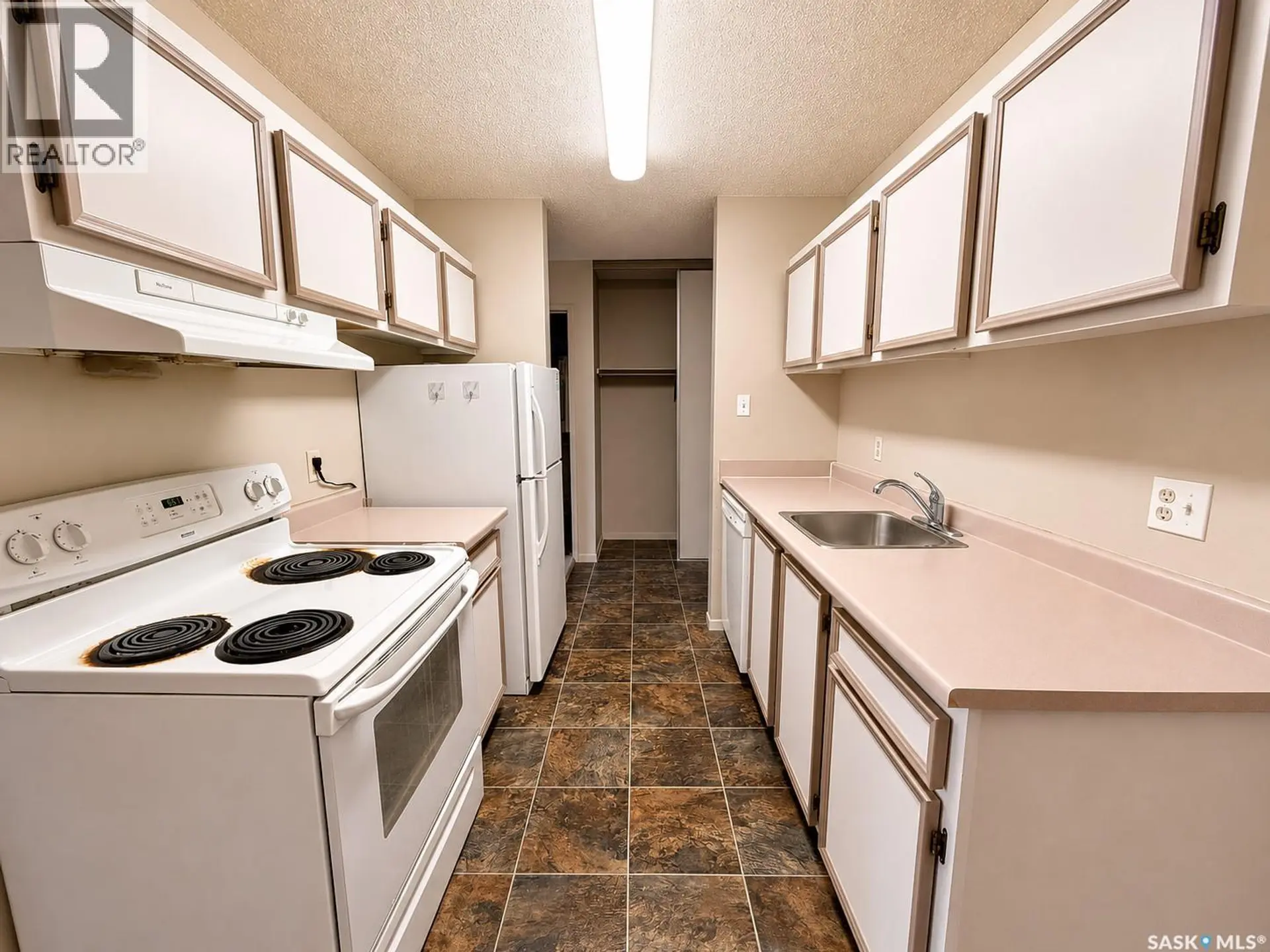 #301 203A Tait PLACE - Image 6