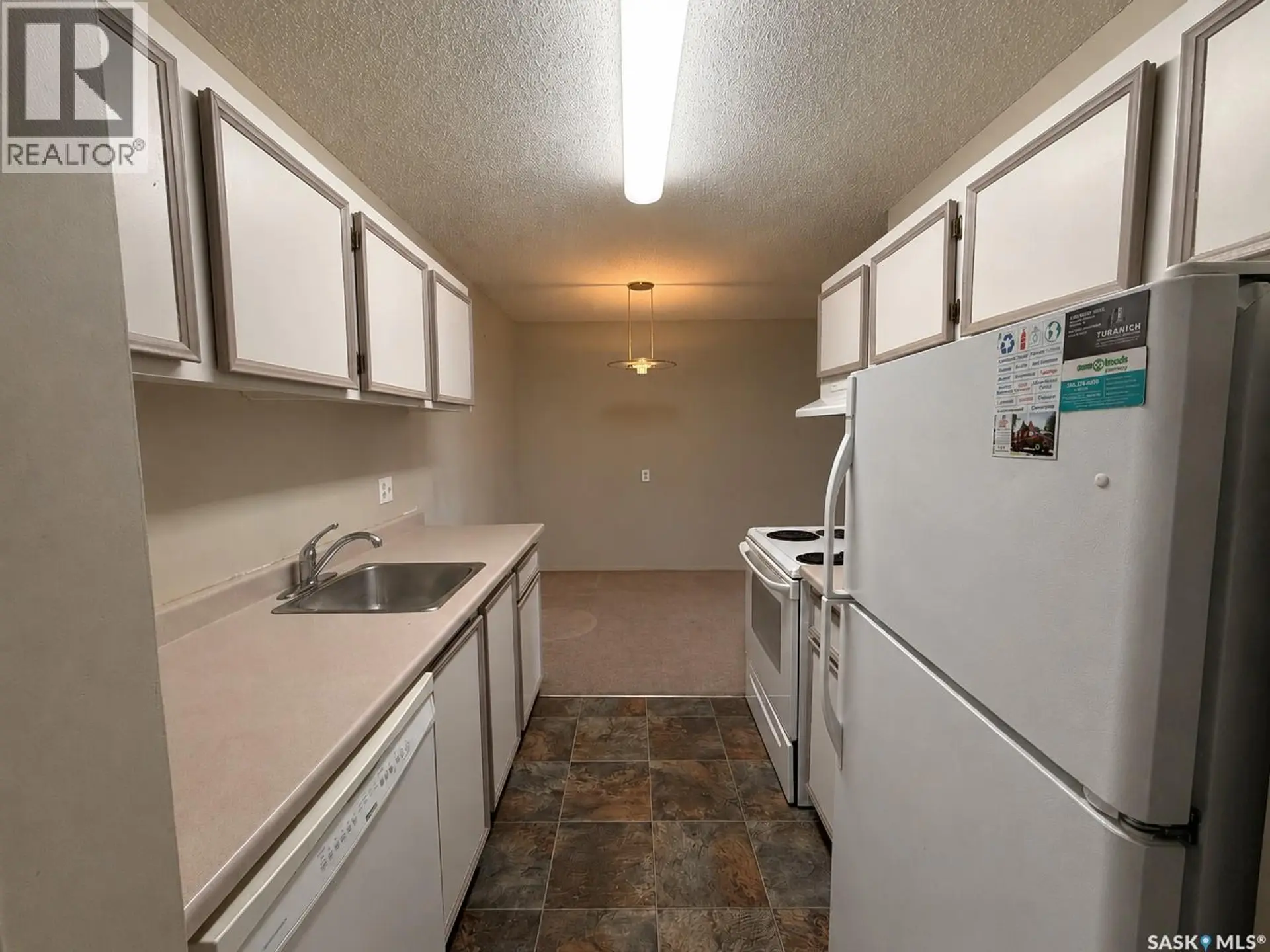 #301 203A Tait PLACE - Image 7