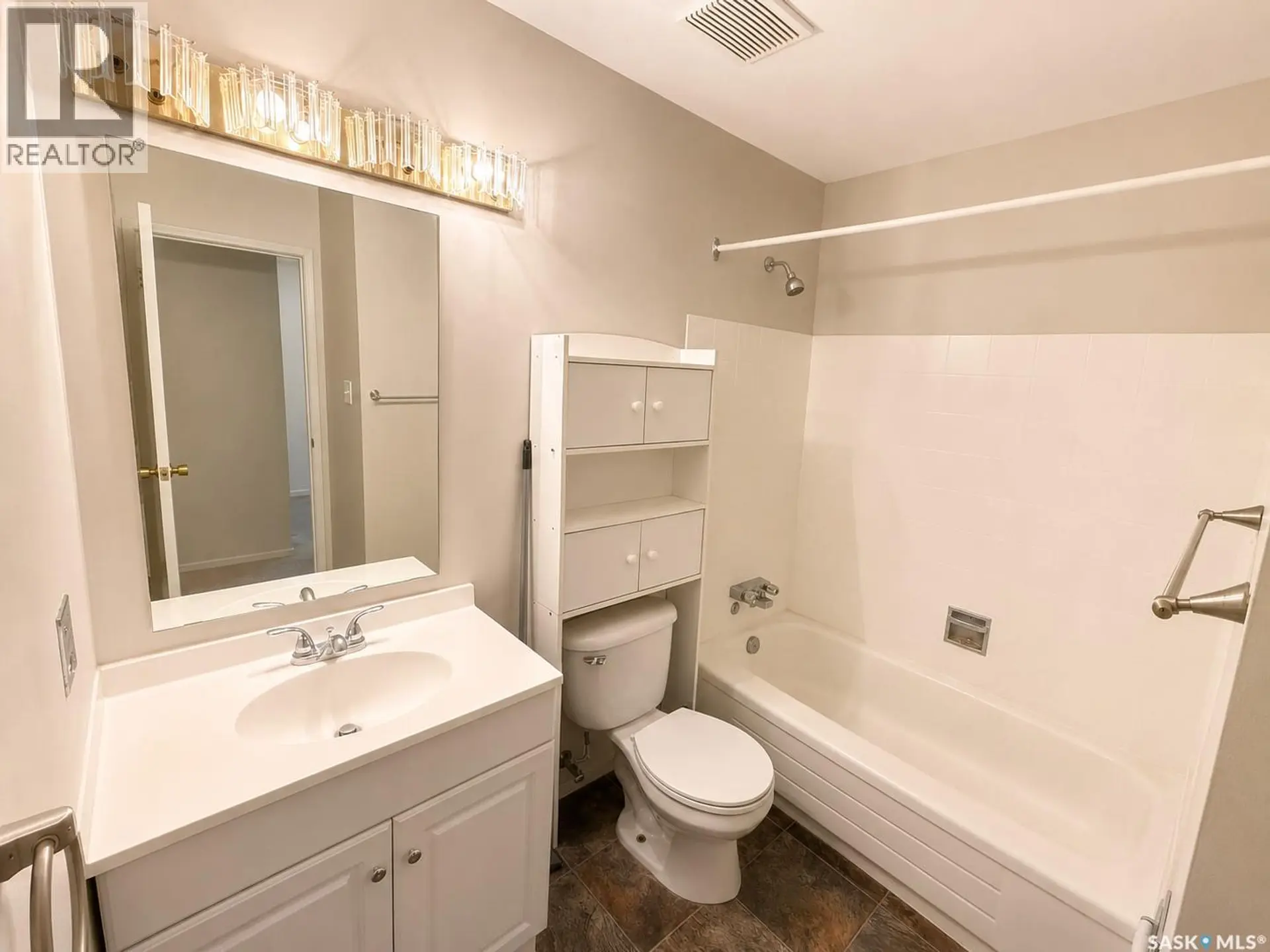 #301 203A Tait PLACE - Image 9
