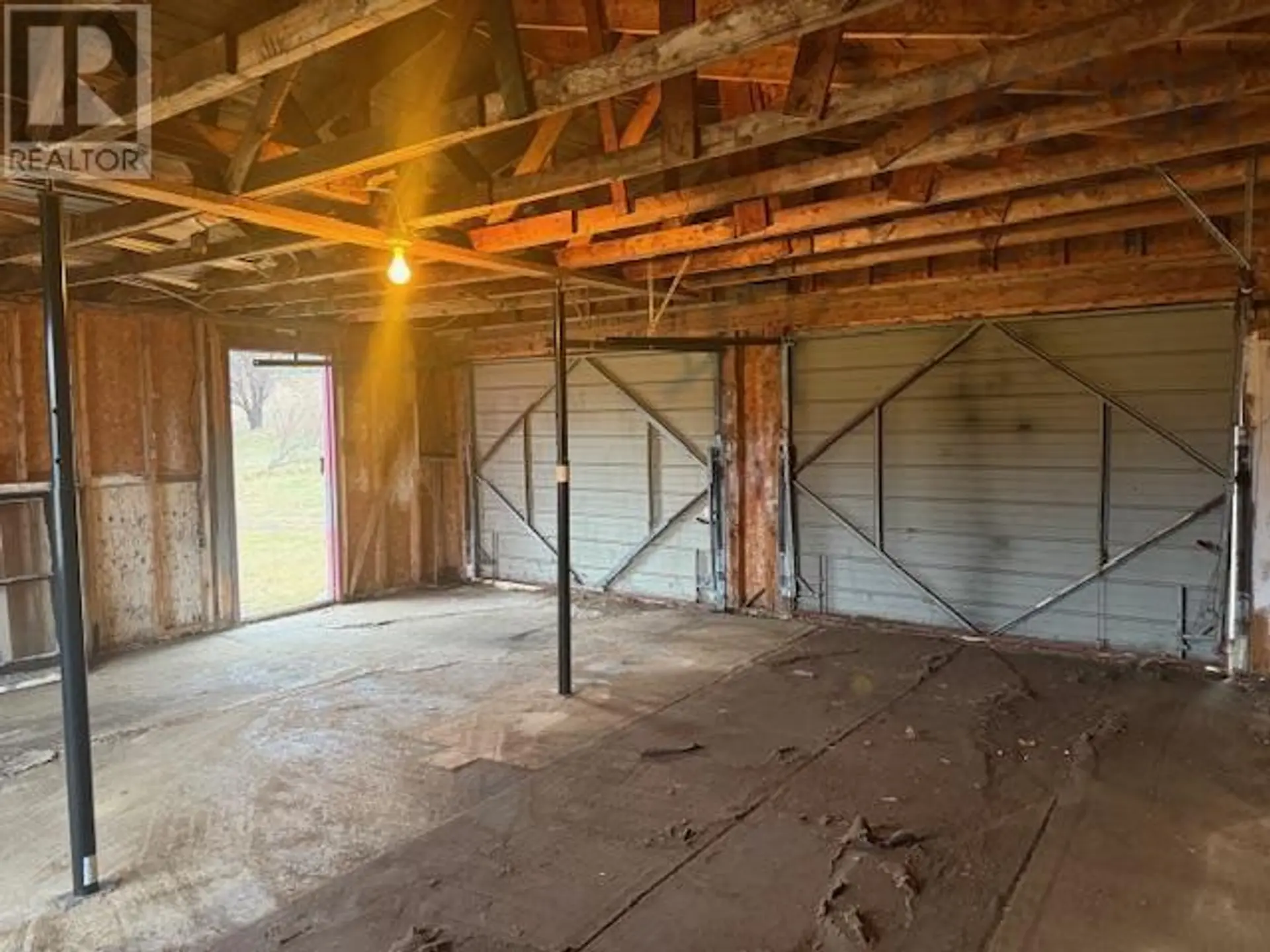800 Highway 208 - Image 13