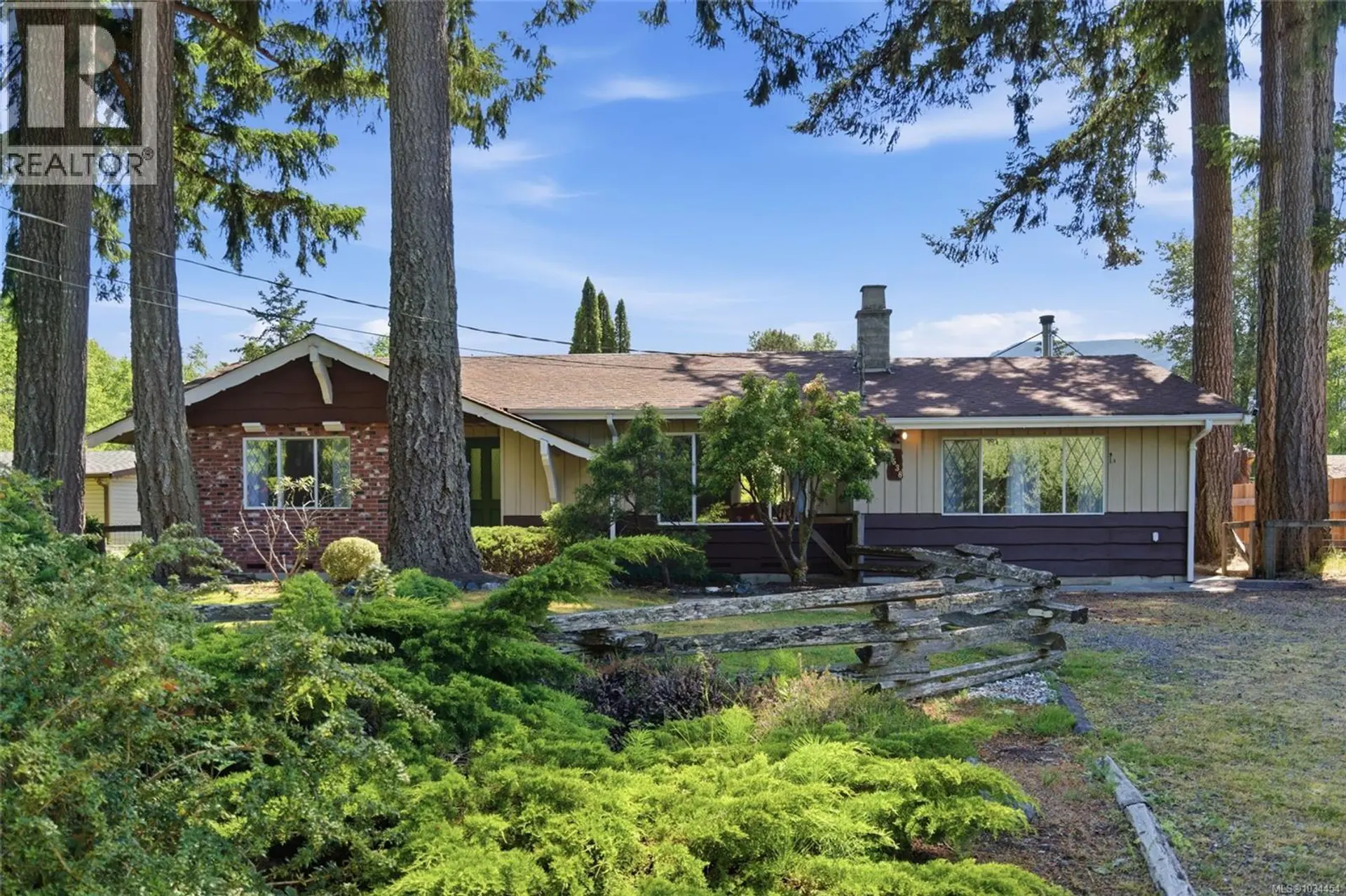 Property at 3538 Harris Cres, Qualicum Beach, BC