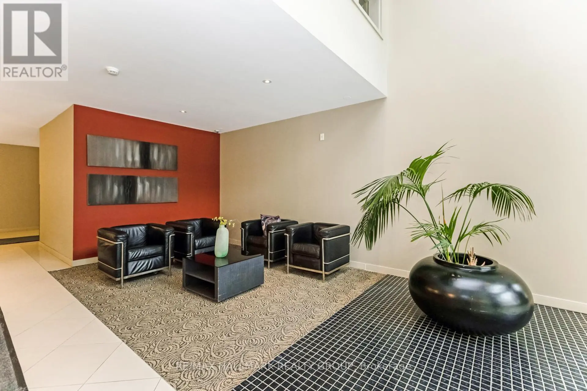 #502 138 SOMERSET STREET W - Image 3