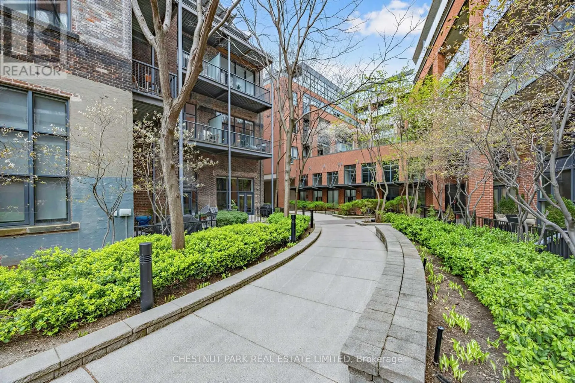 #301 363 SORAUREN AVENUE - Image 2
