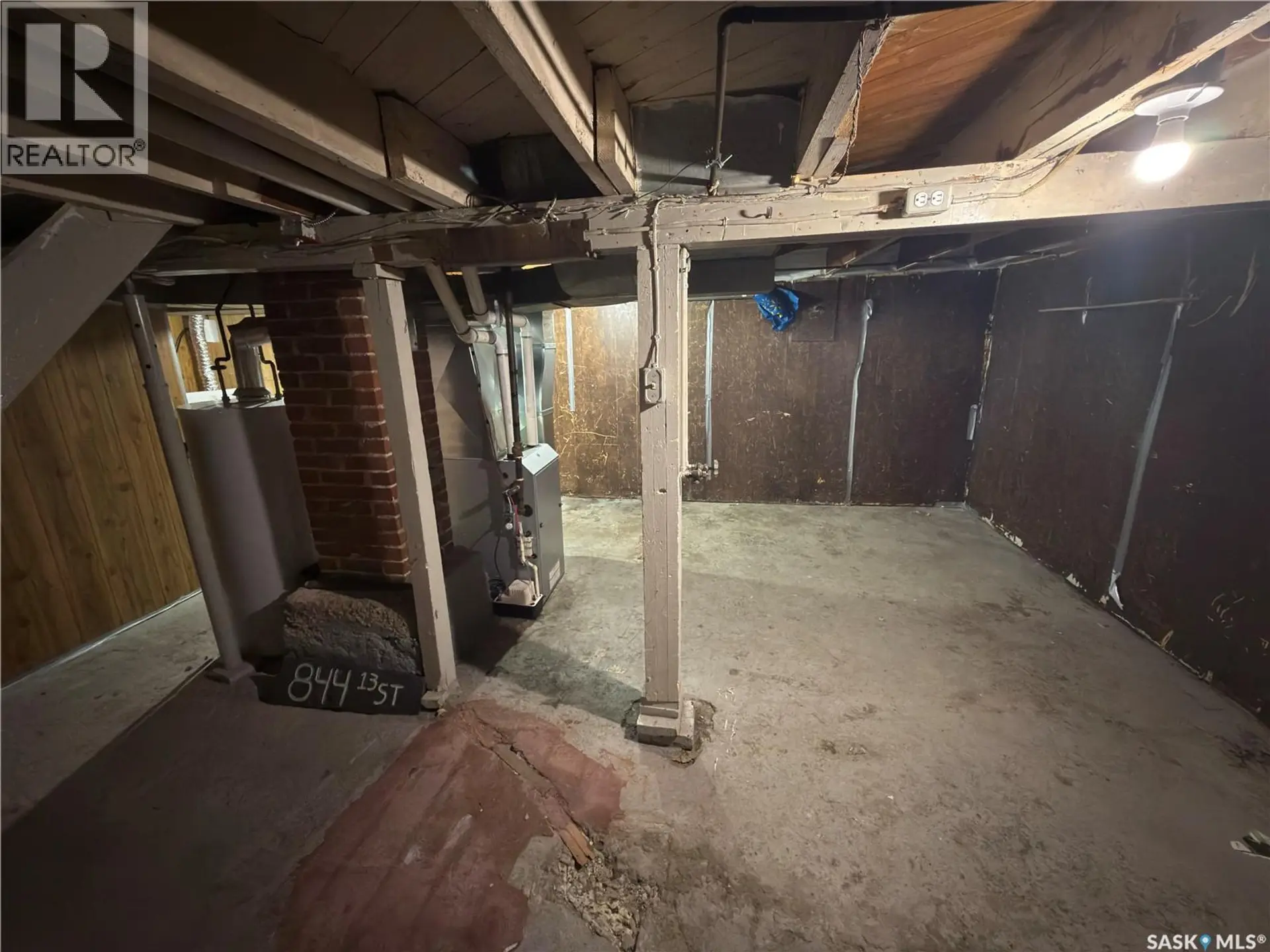 844 13th STREET W - Image 12