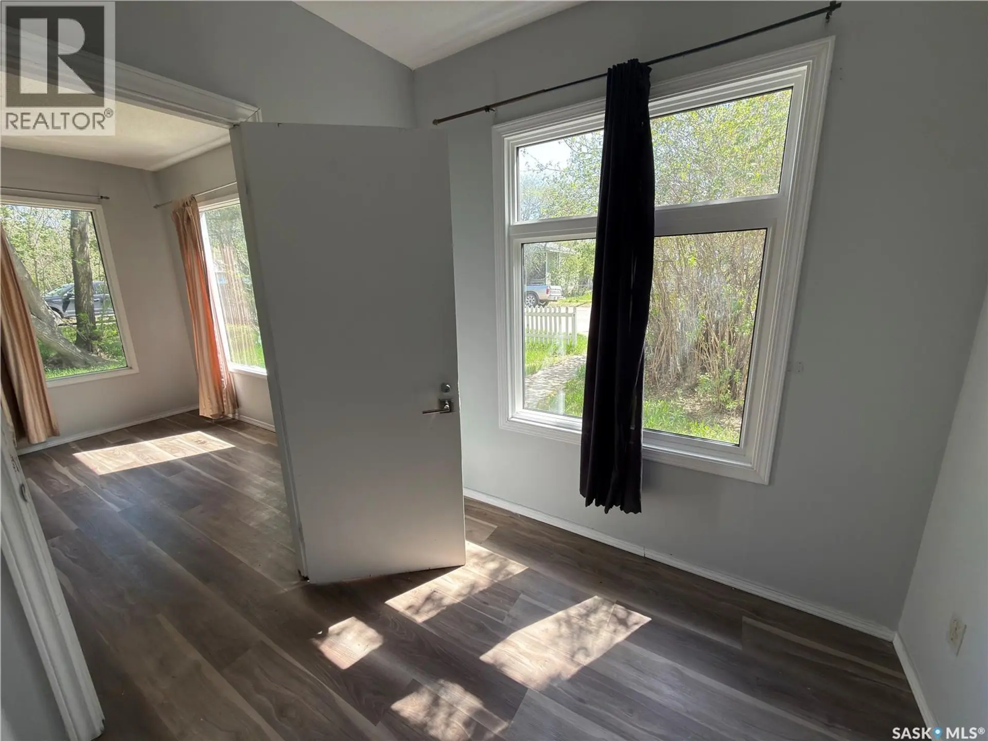844 13th STREET W - Image 9