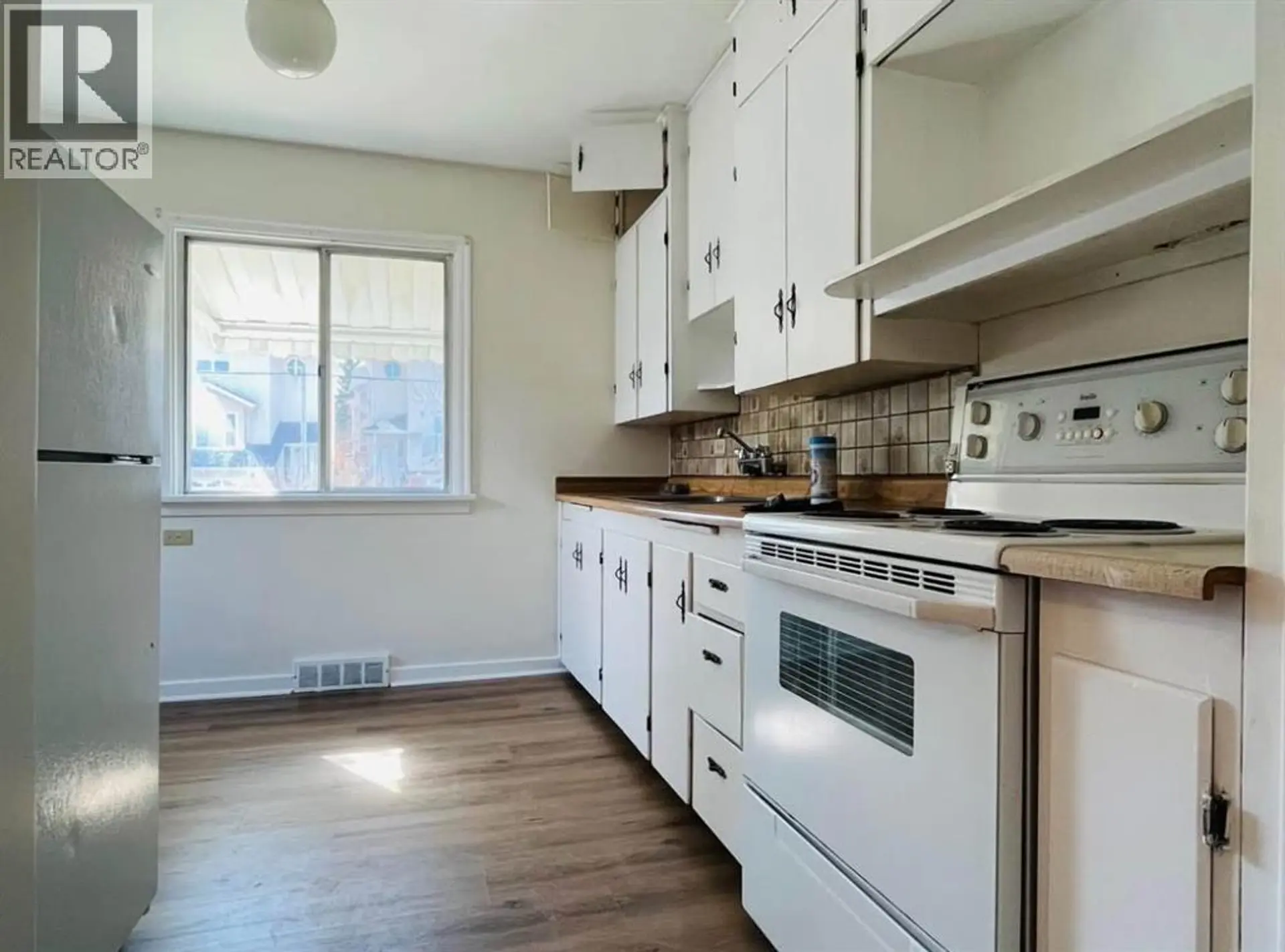 428 32 Avenue NW - Image 9