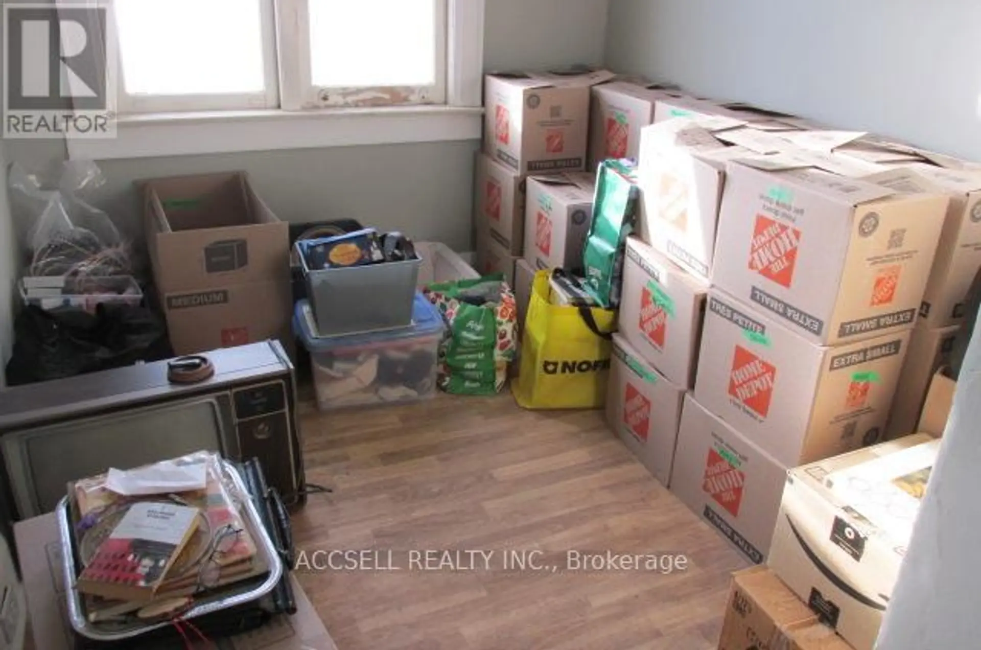 53 ARLINGTON AVENUE N - Image 9