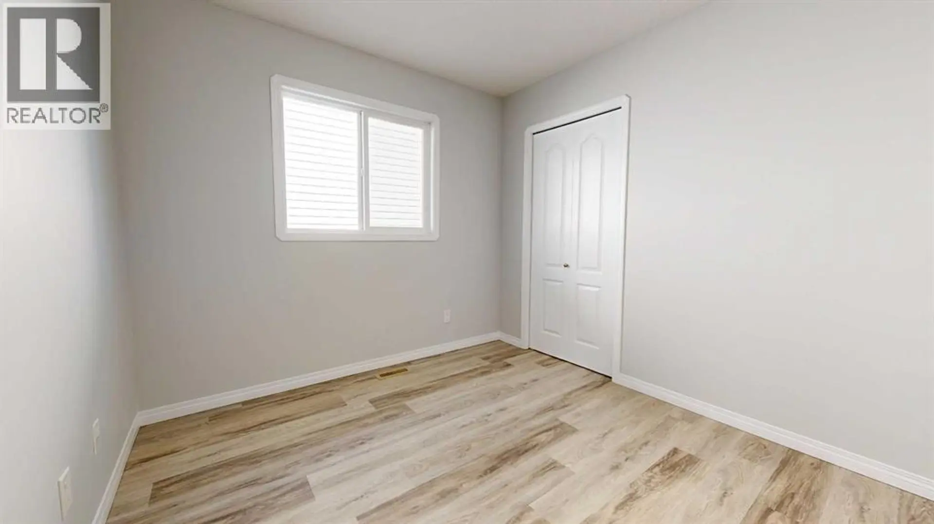10317 Landing Drive - Image 12
