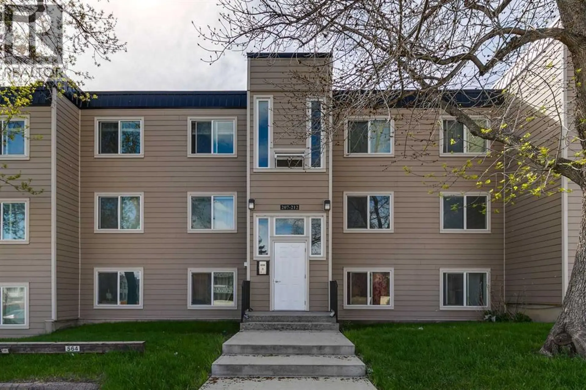 #208 315 Heritage Drive SE - Image 1
