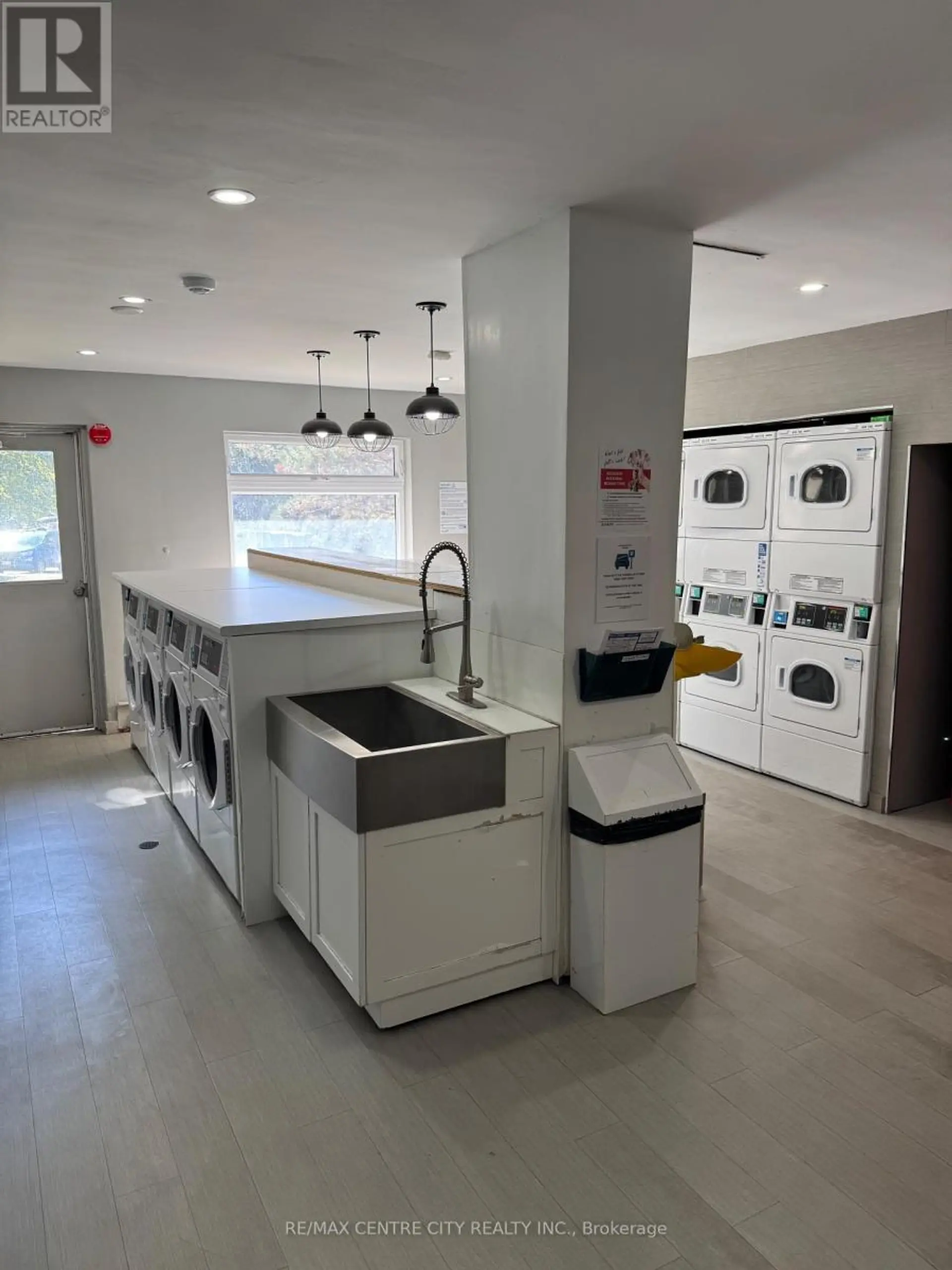 #407 563 MORNINGTON AVENUE - Image 2
