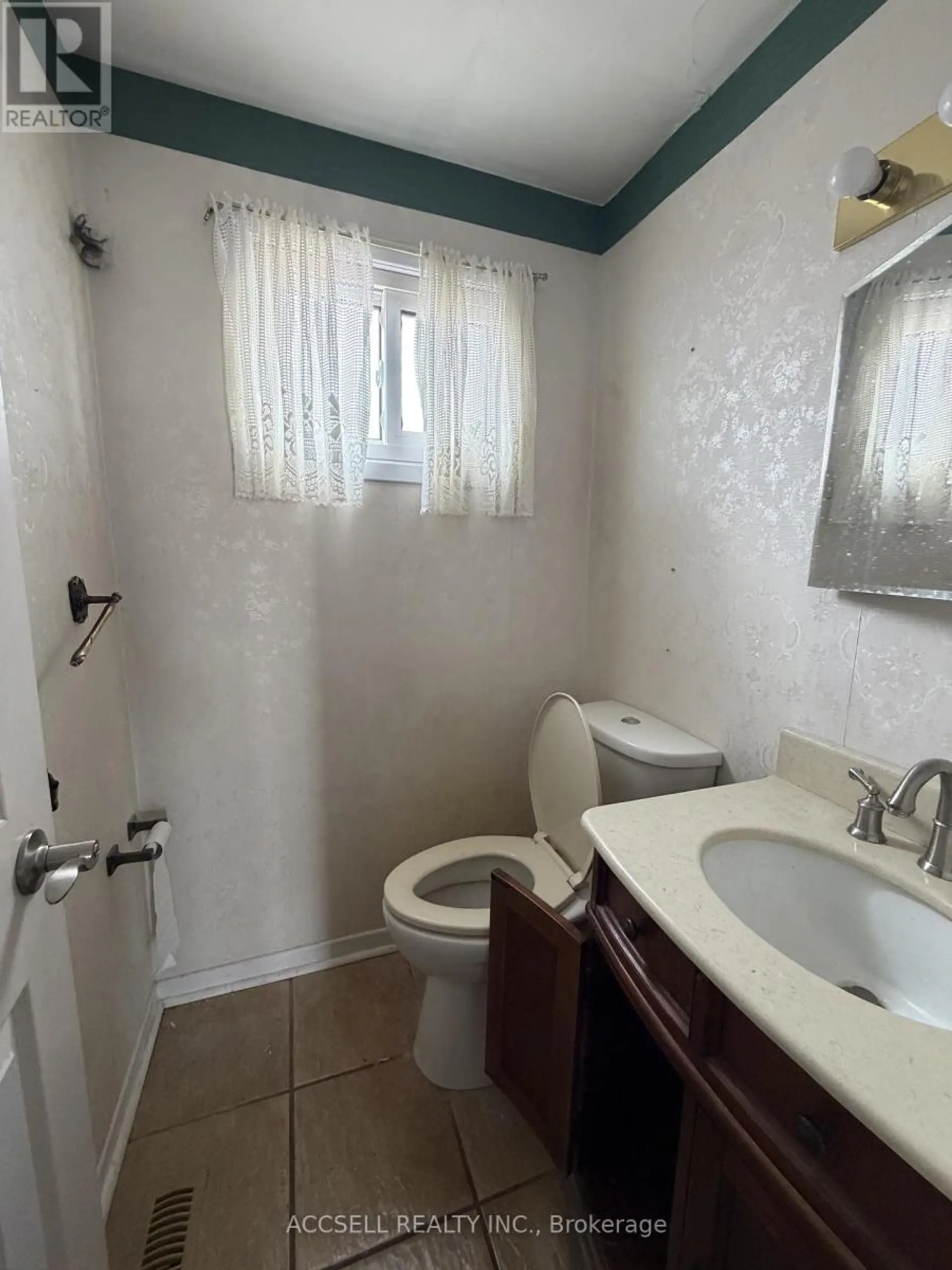 135 MOUNTAINVIEW ROAD S - Image 7