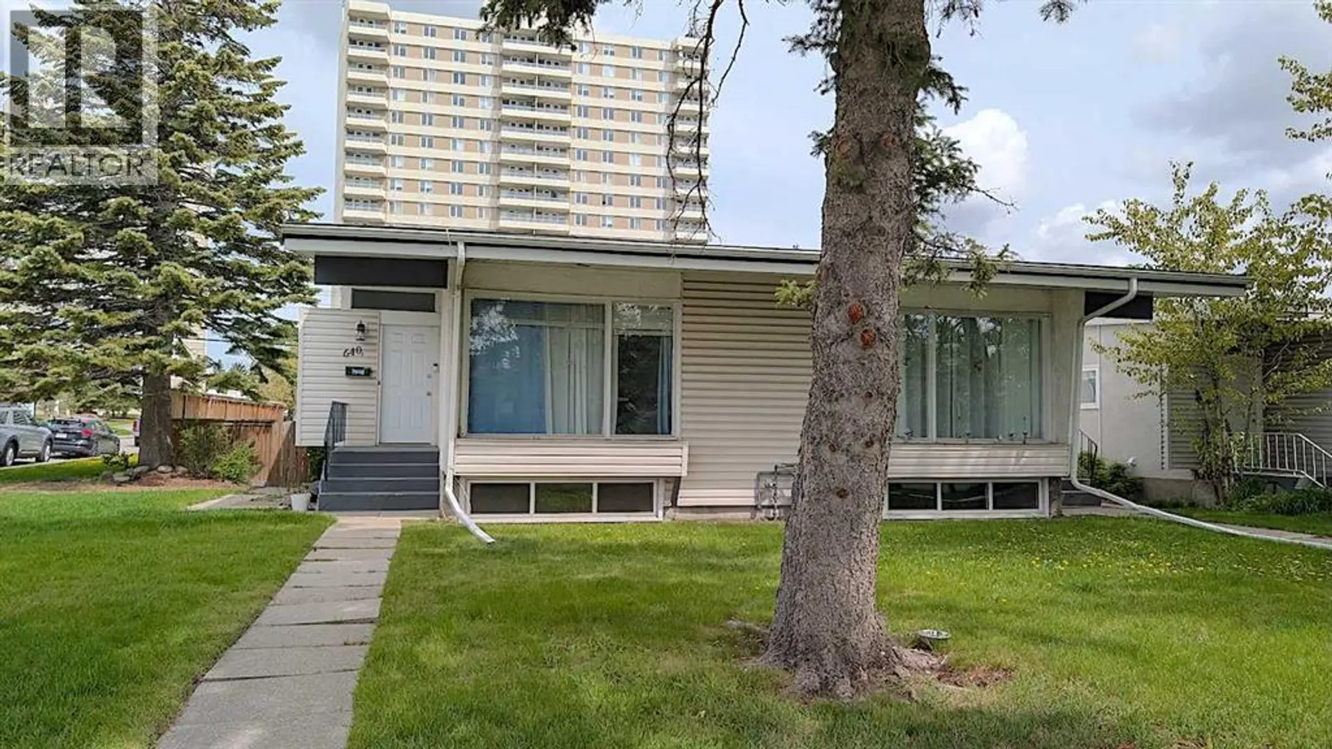 Property at 638 640 68 Avenue SW, Calgary, AB