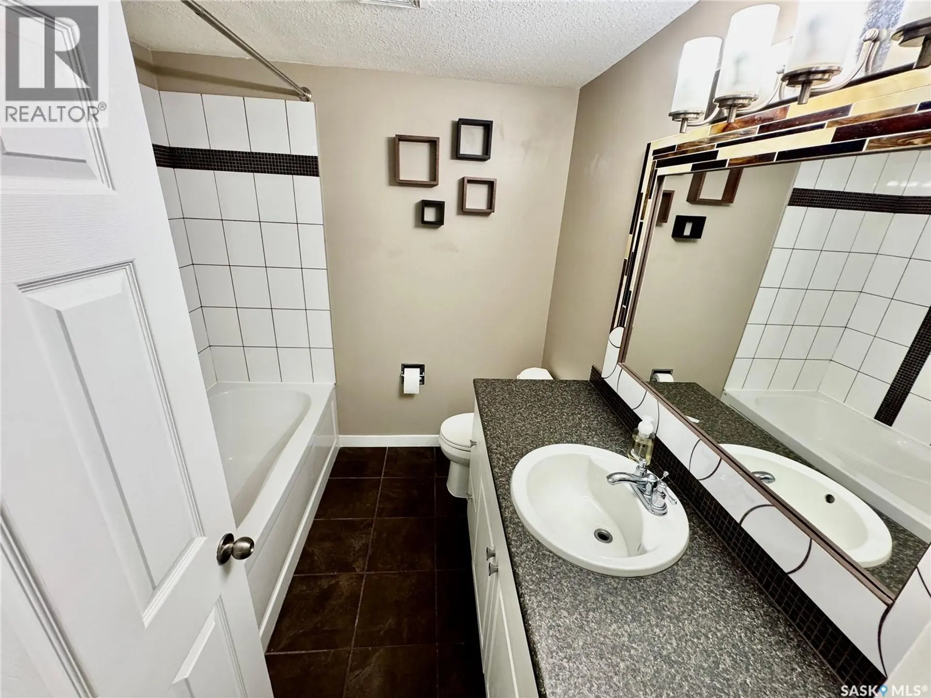 #7 2121 Rae STREET - Image 11