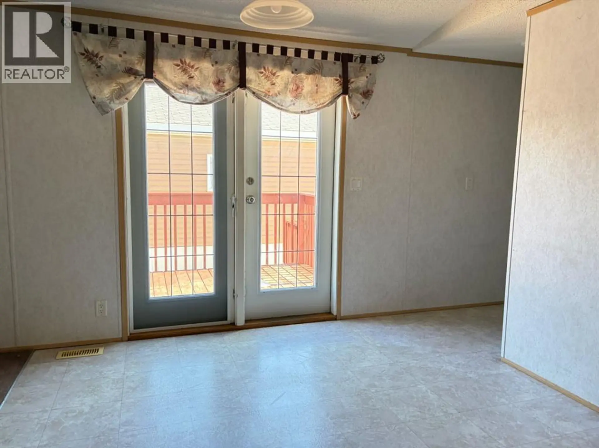 300 Grandview Crescent - Image 6