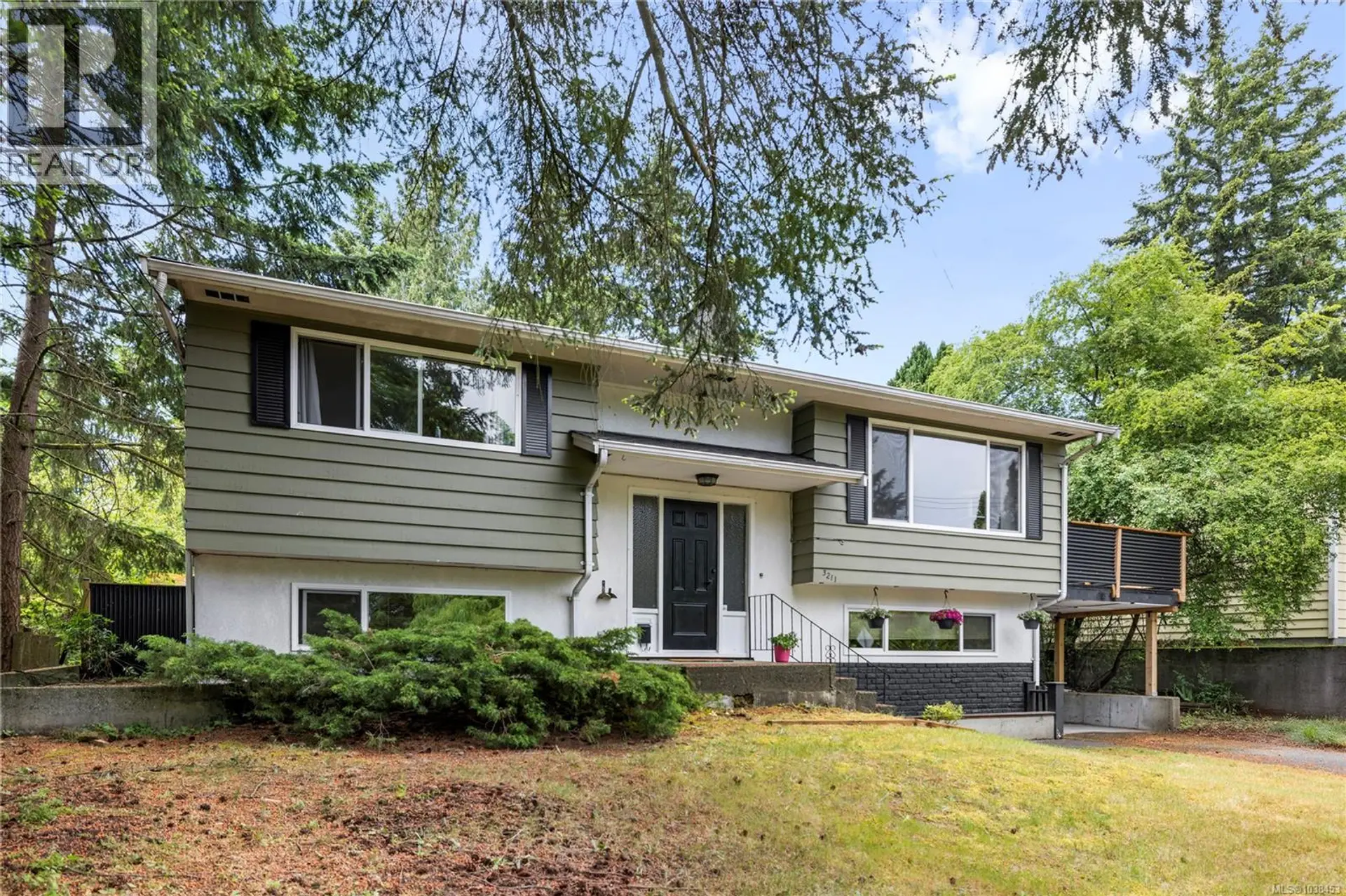 Property at 3211 Uplands Dr, Nanaimo, BC