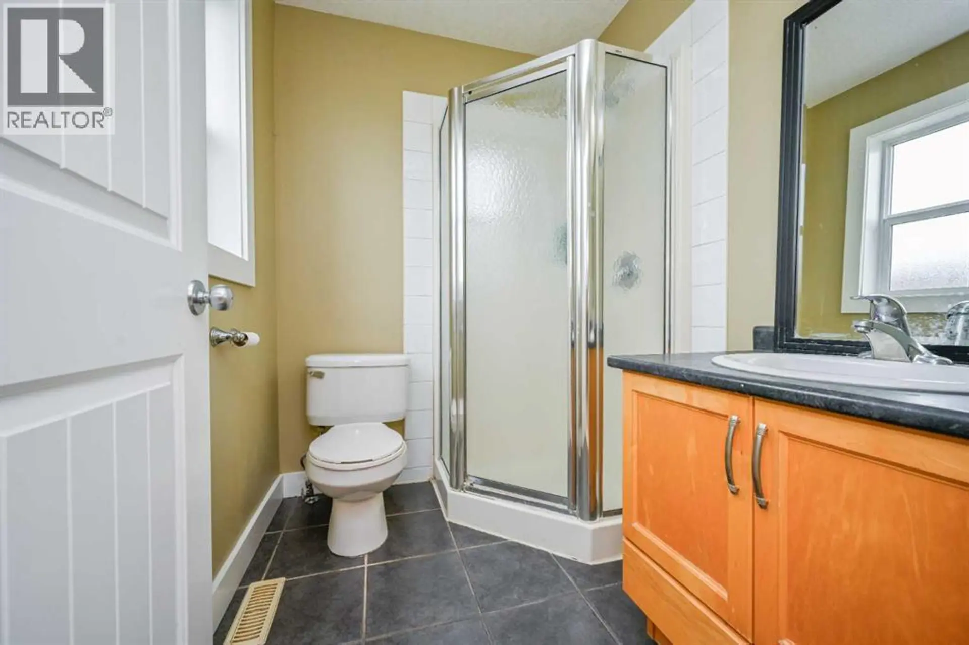 8821 113 Avenue - Image 11