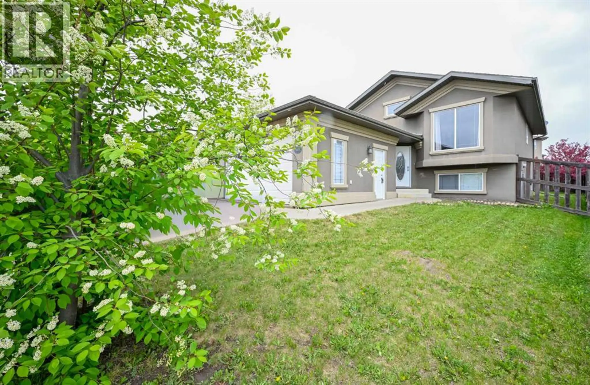 8821 113 Avenue - Image 1