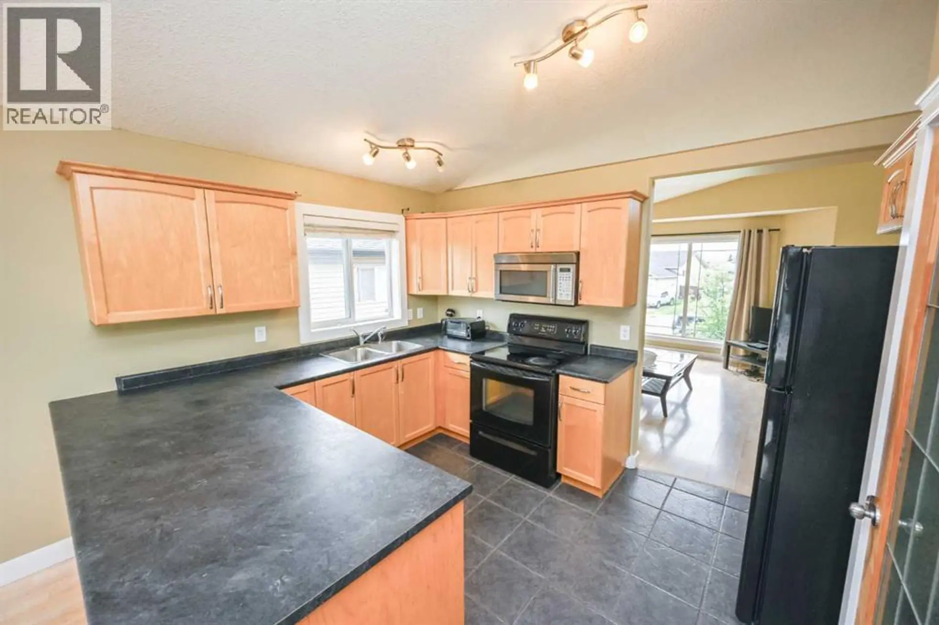 8821 113 Avenue - Image 2