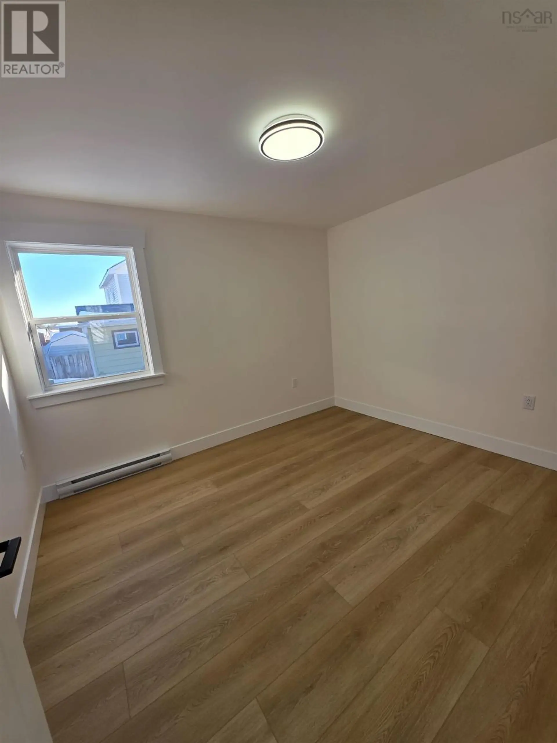 6 South Street - Image 12