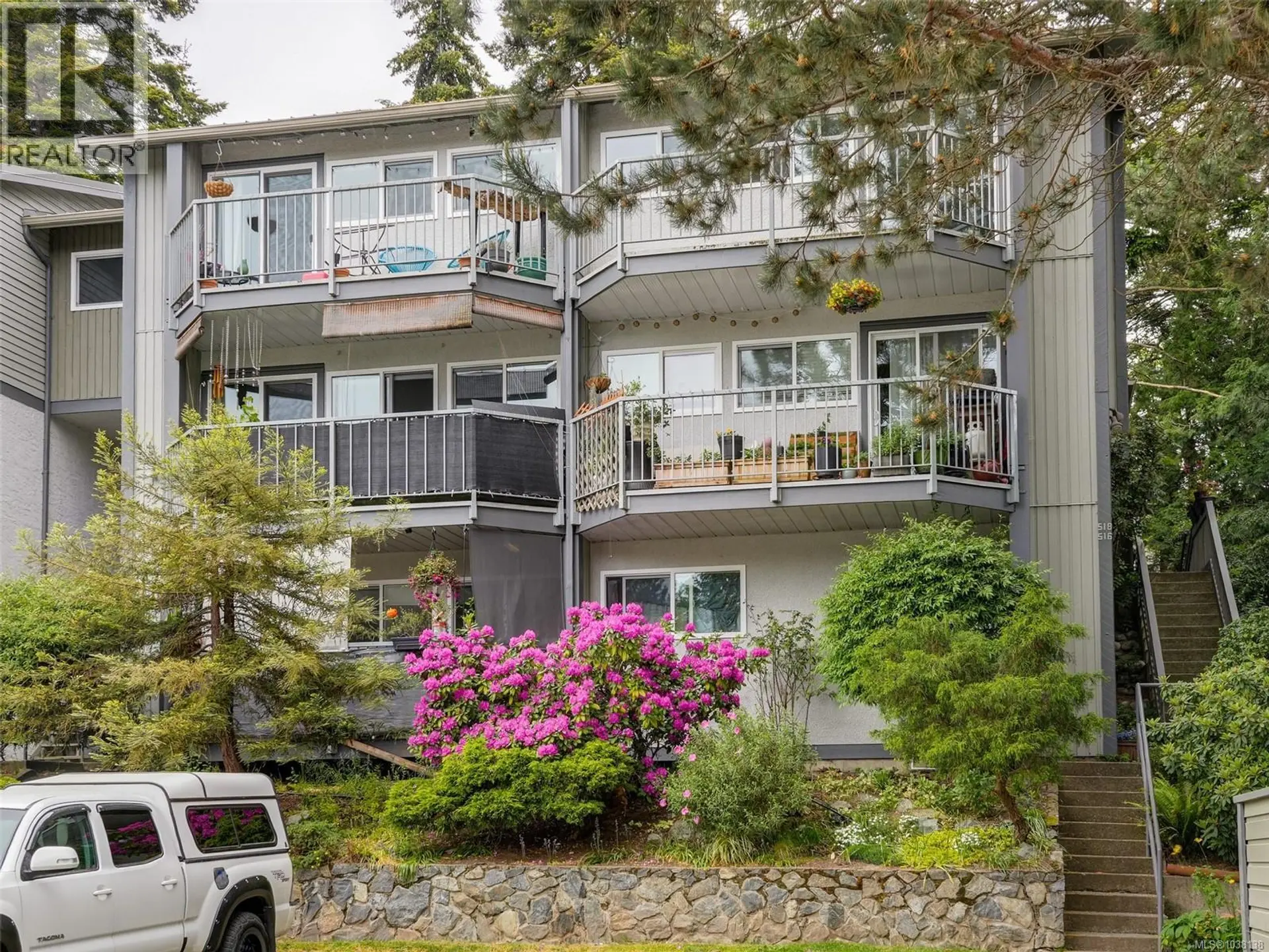 Property at 518 Carnation Pl, Saanich, BC