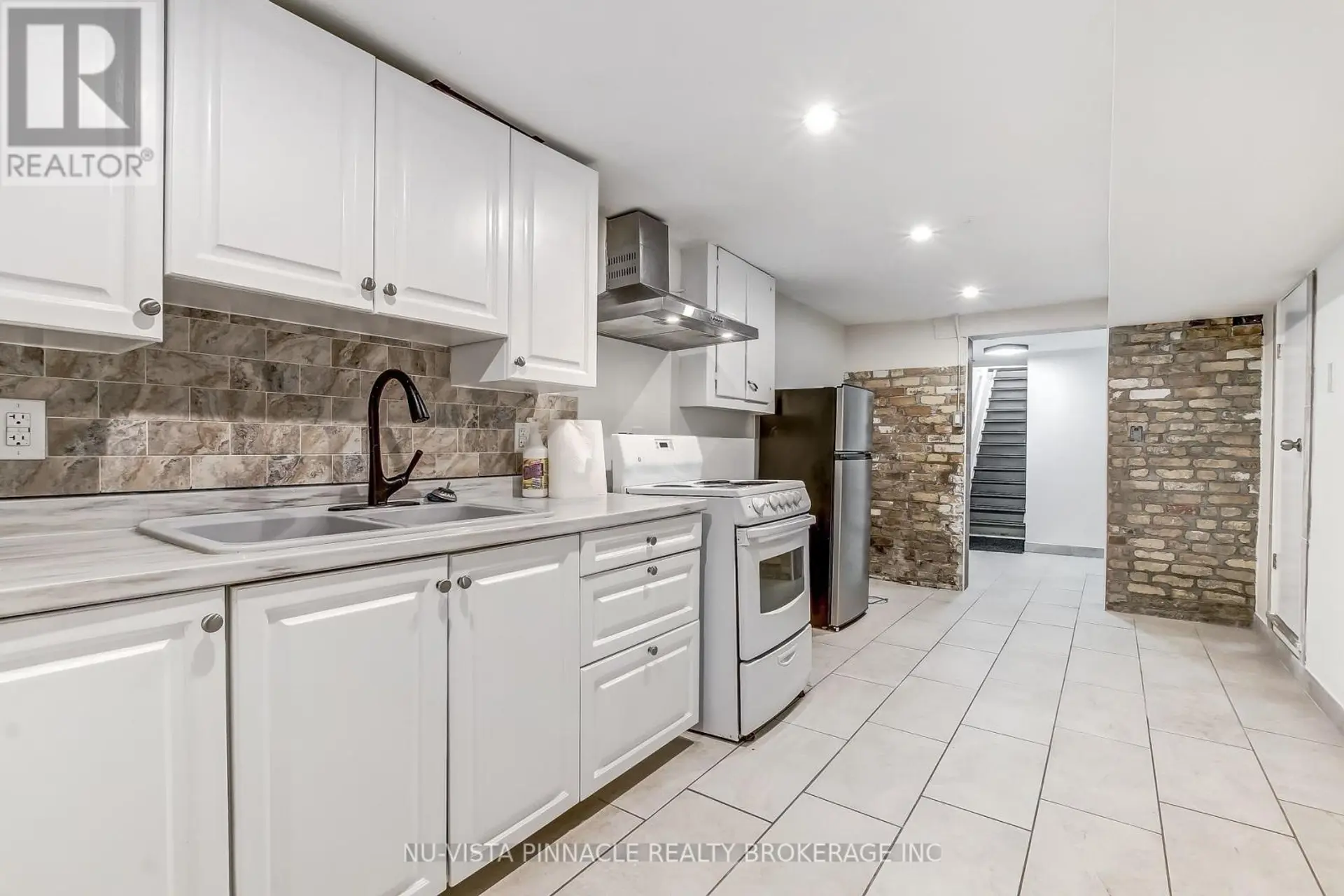 727 QUEENS AVENUE - Image 13