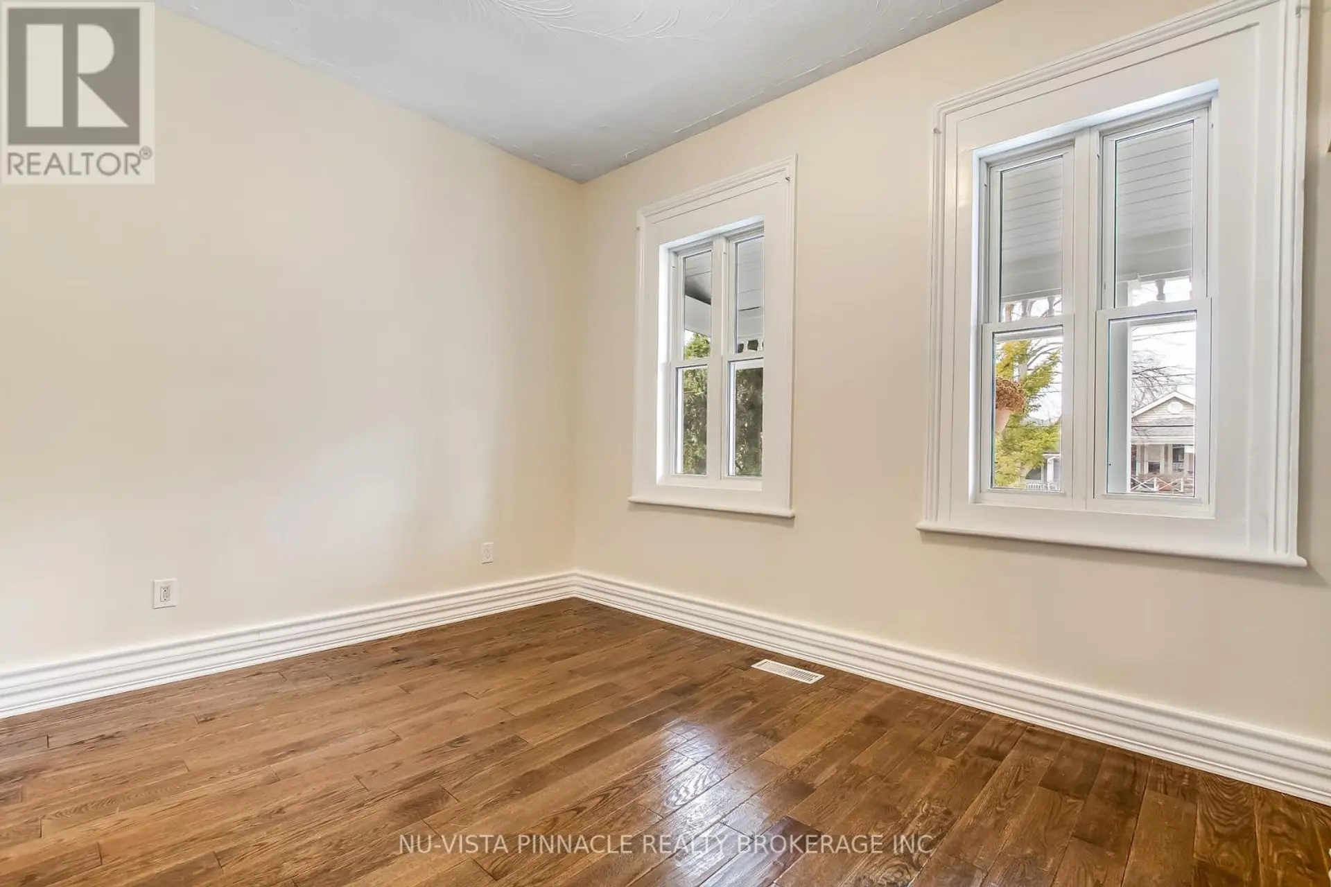 727 QUEENS AVENUE - Image 3