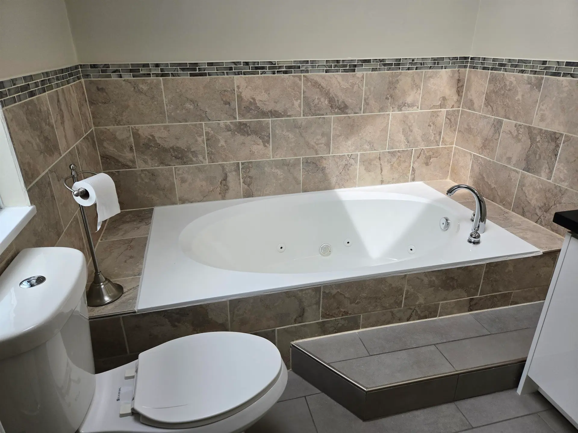 9224 Evancio Crescent - Image 12