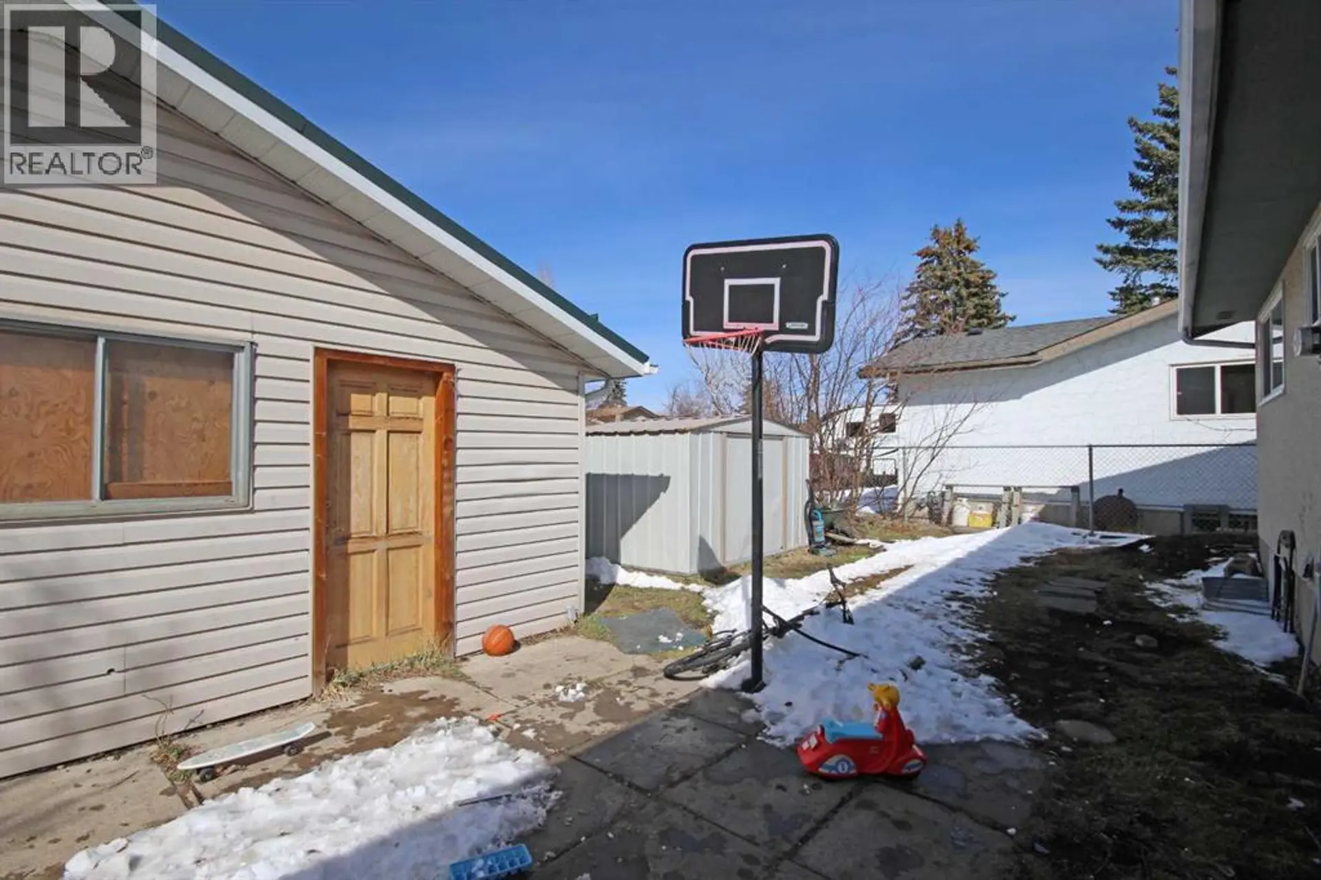 4704 31 Avenue NE - Image 2