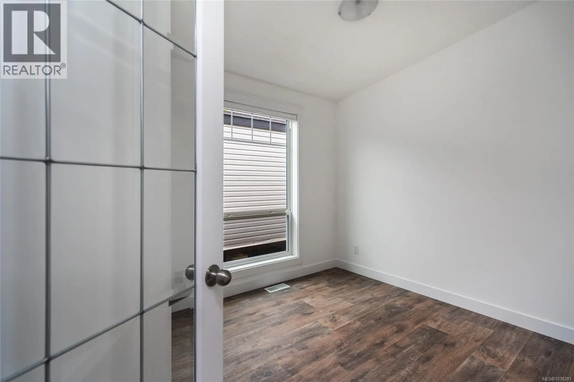 #9 731 Marine Dr - Image 10