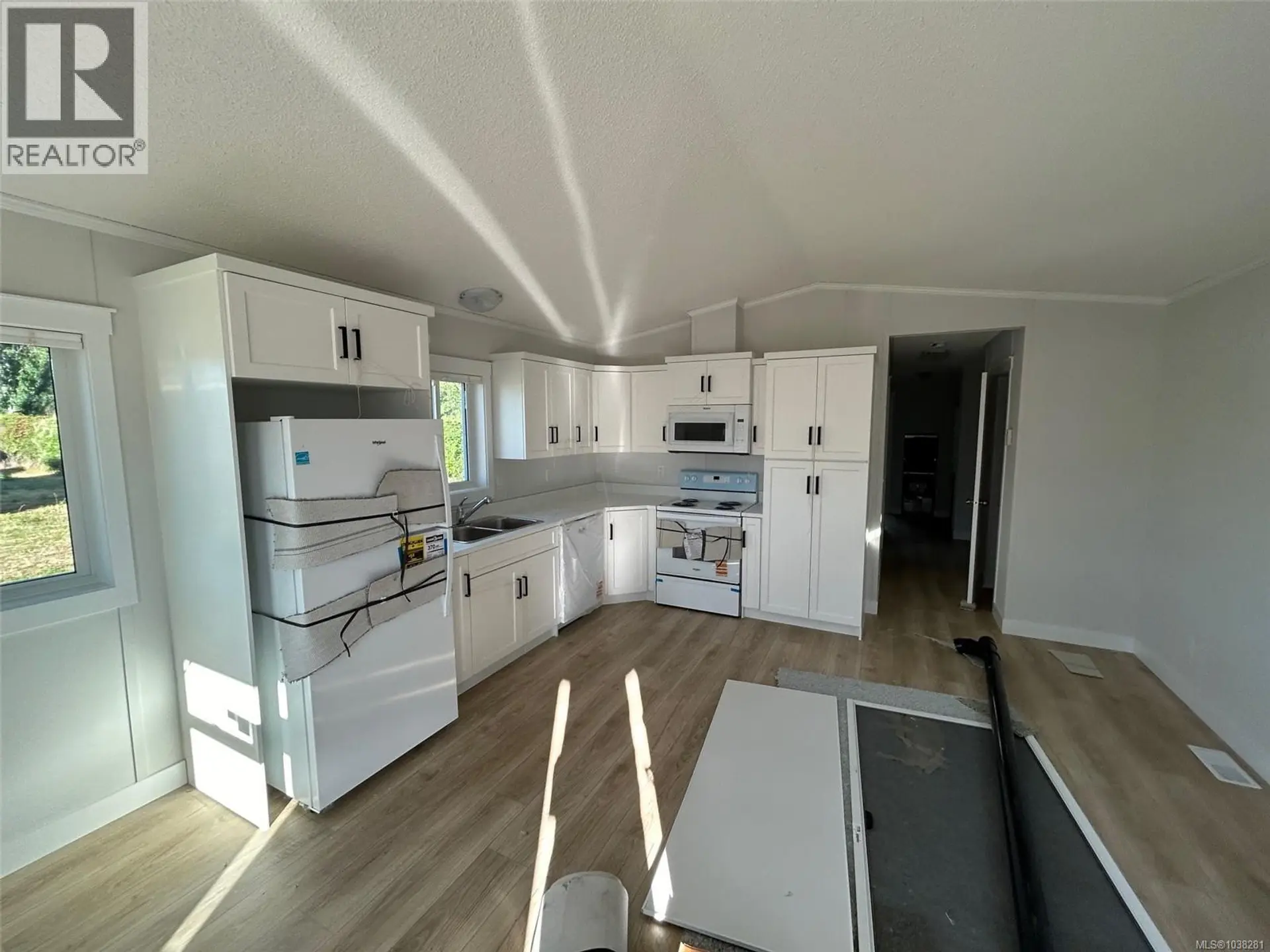 #9 731 Marine Dr - Image 3