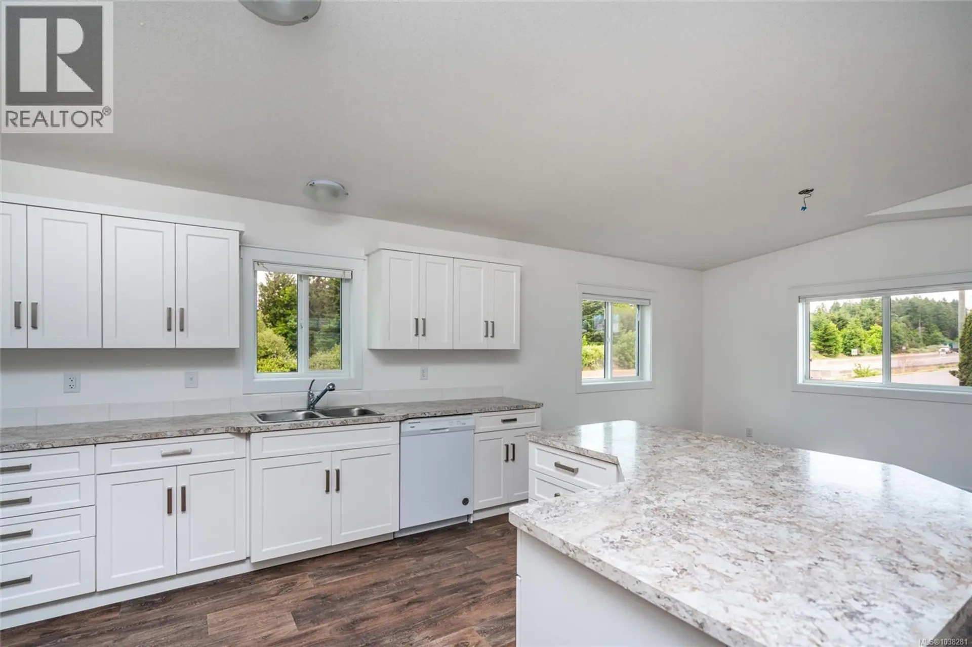 #9 731 Marine Dr - Image 9
