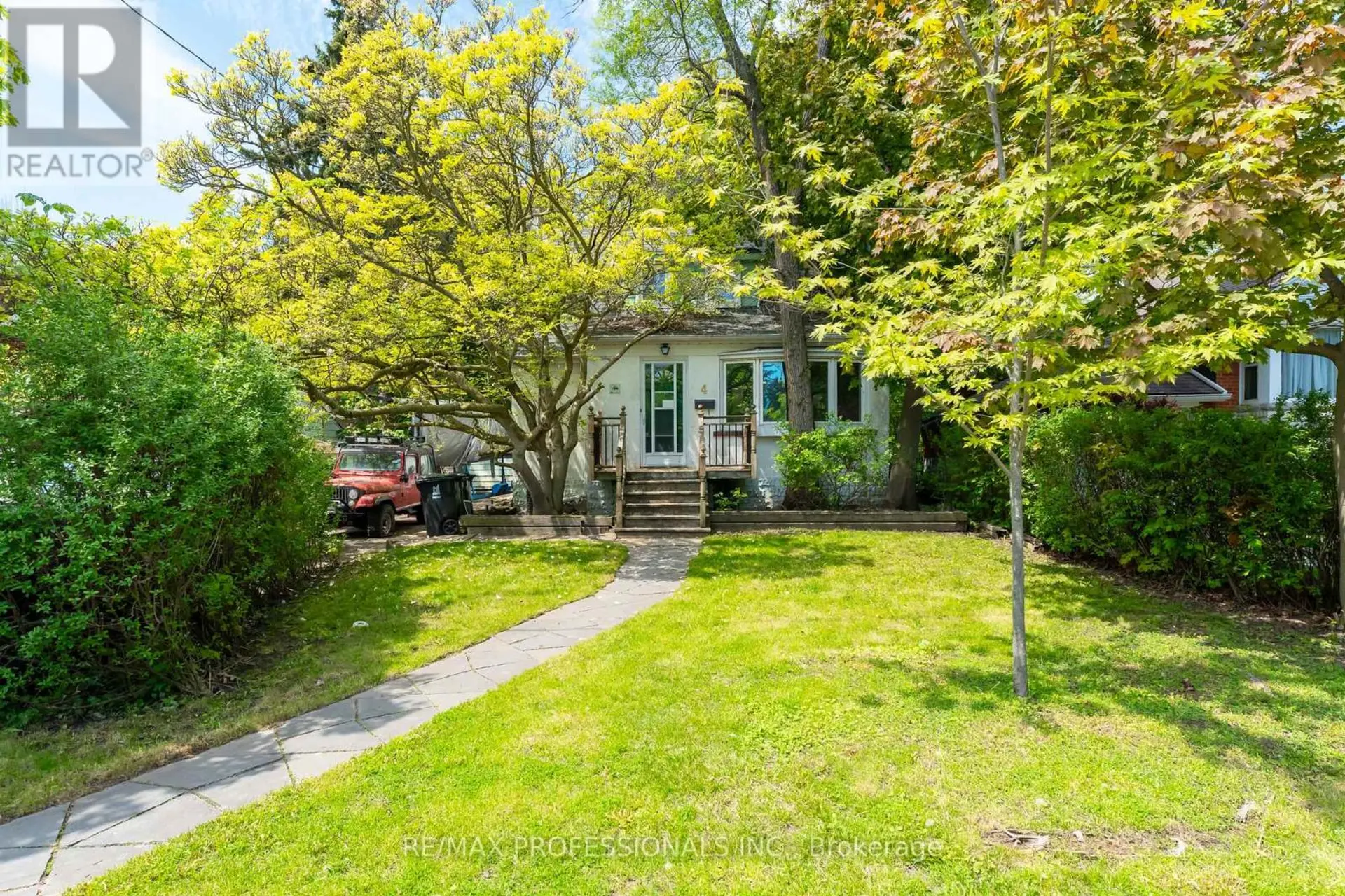 4 ELTON CRESCENT - Image 1