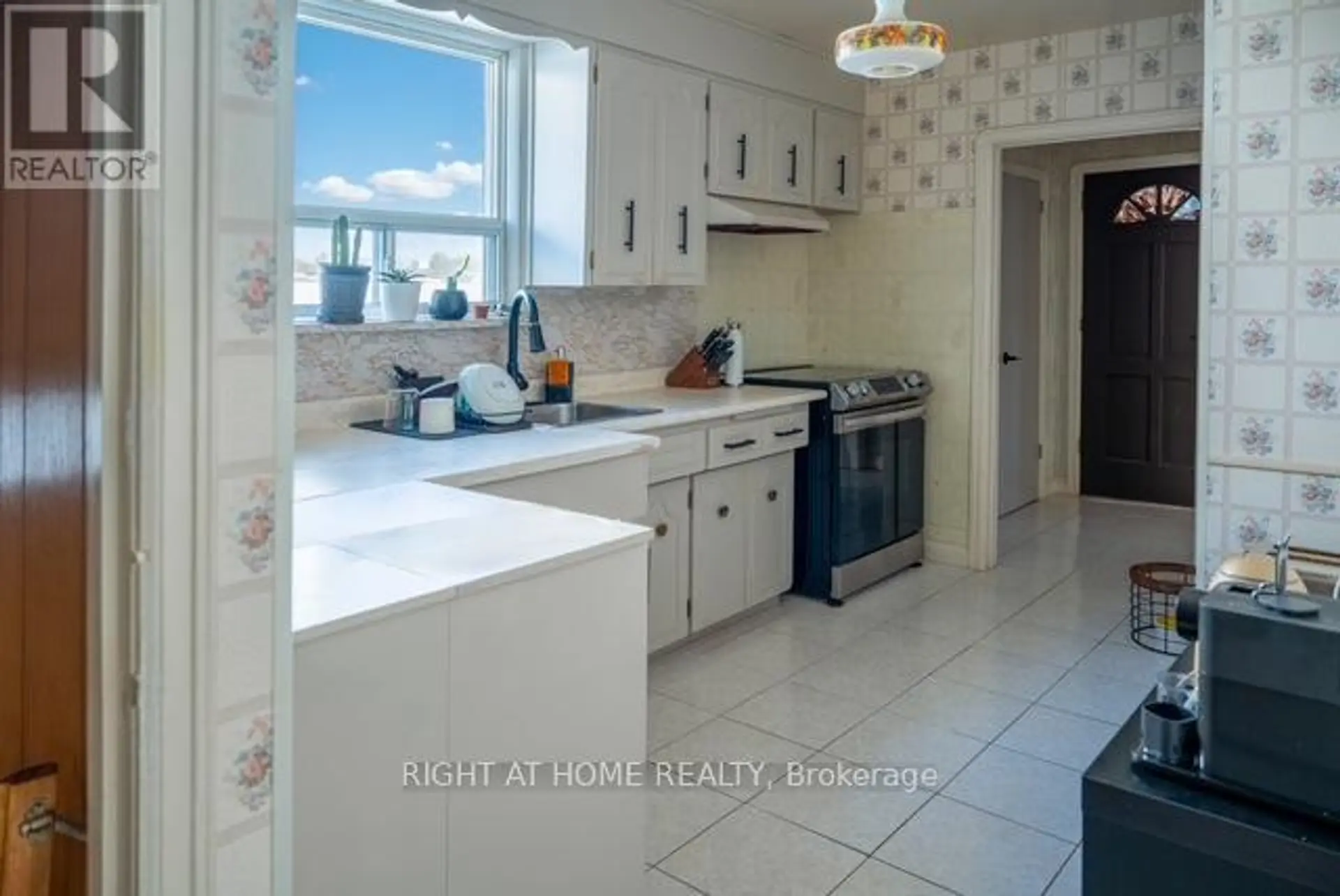 148 GLEN ALBERT DRIVE - Image 9