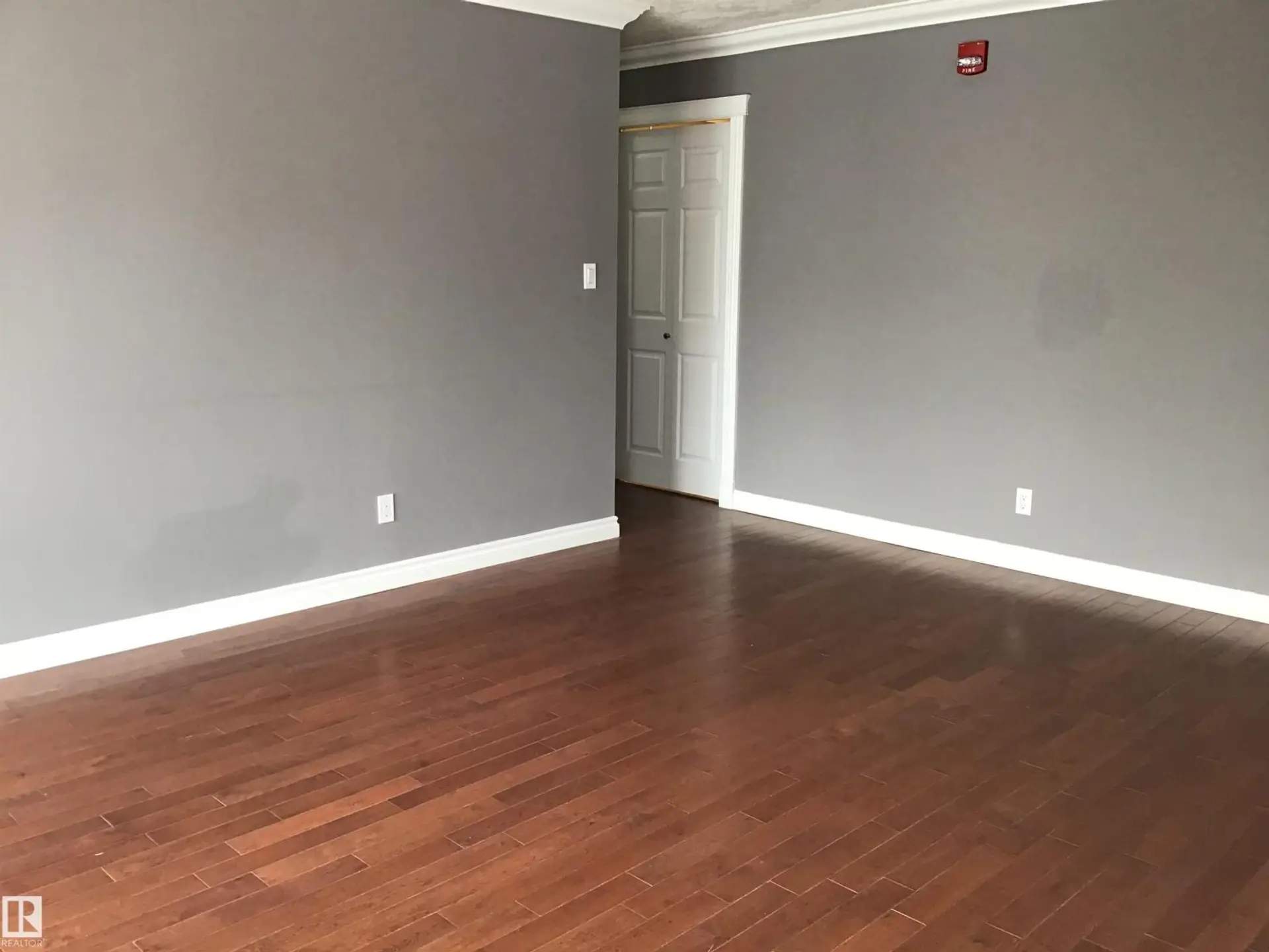 #402 10625 83 AV NW - Image 2