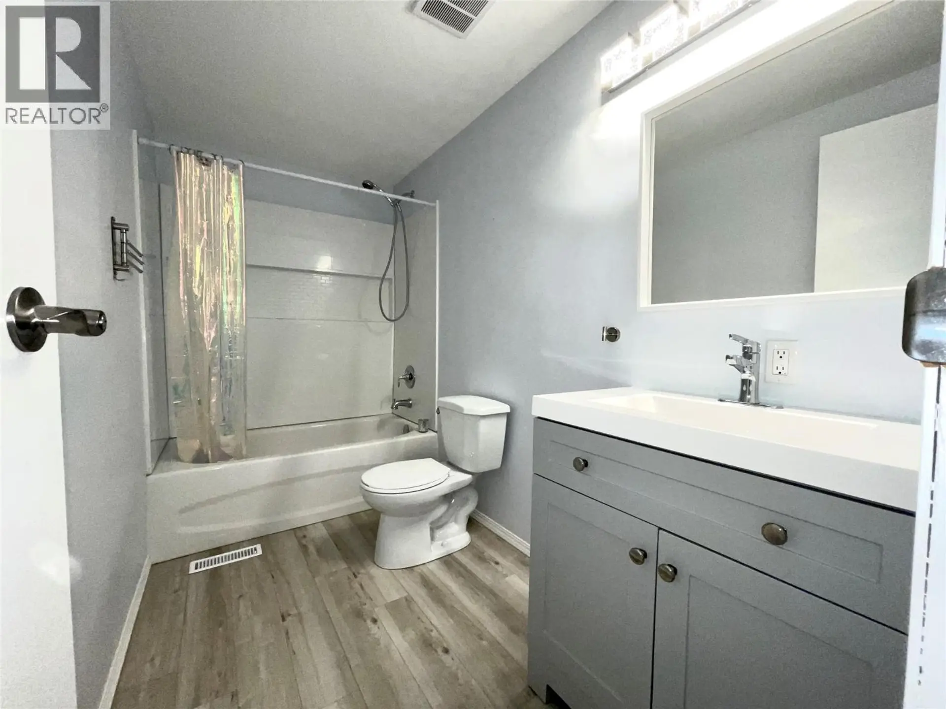 2321 33rd Avenue N - Image 13